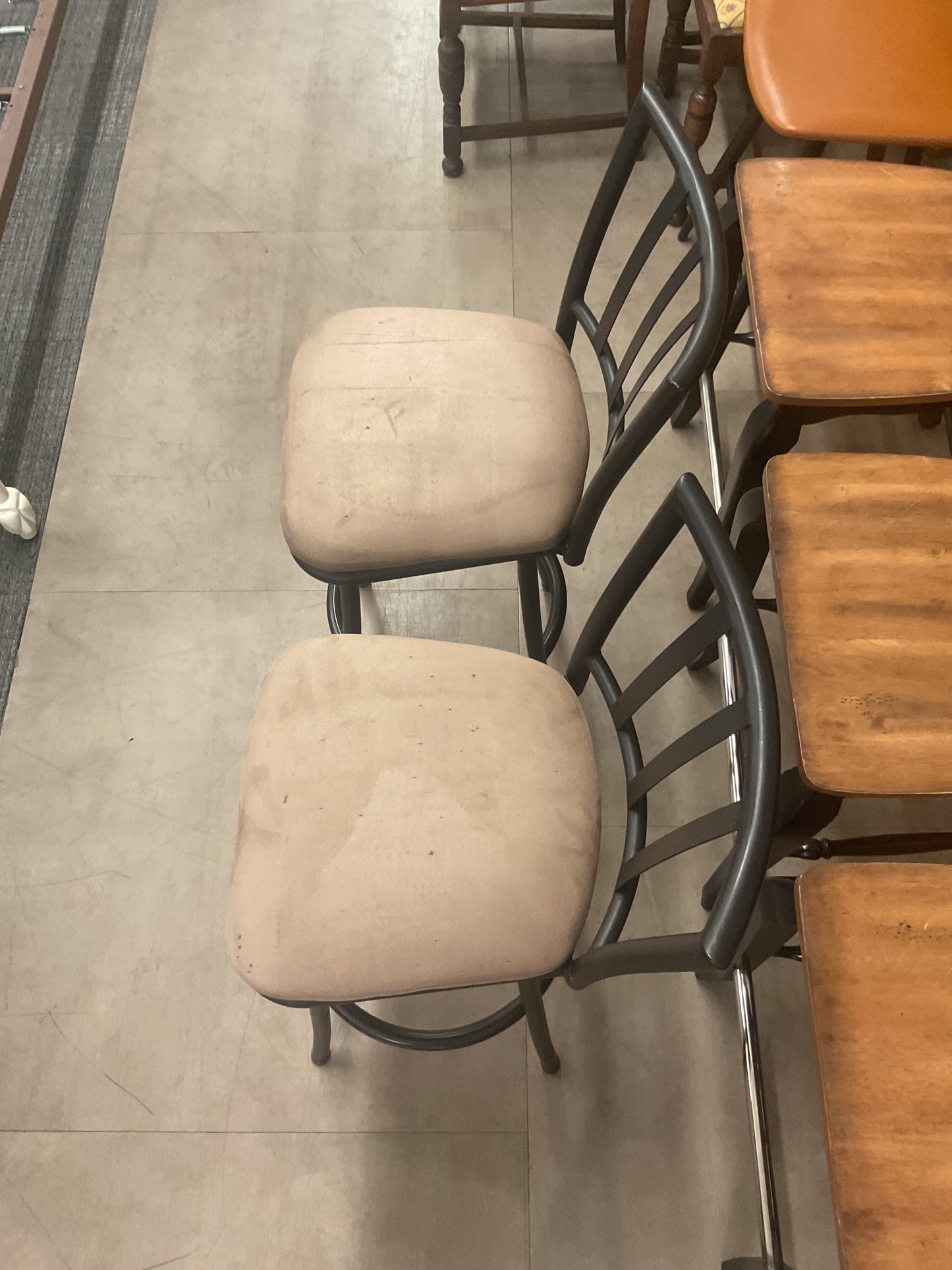 Two bar stwools