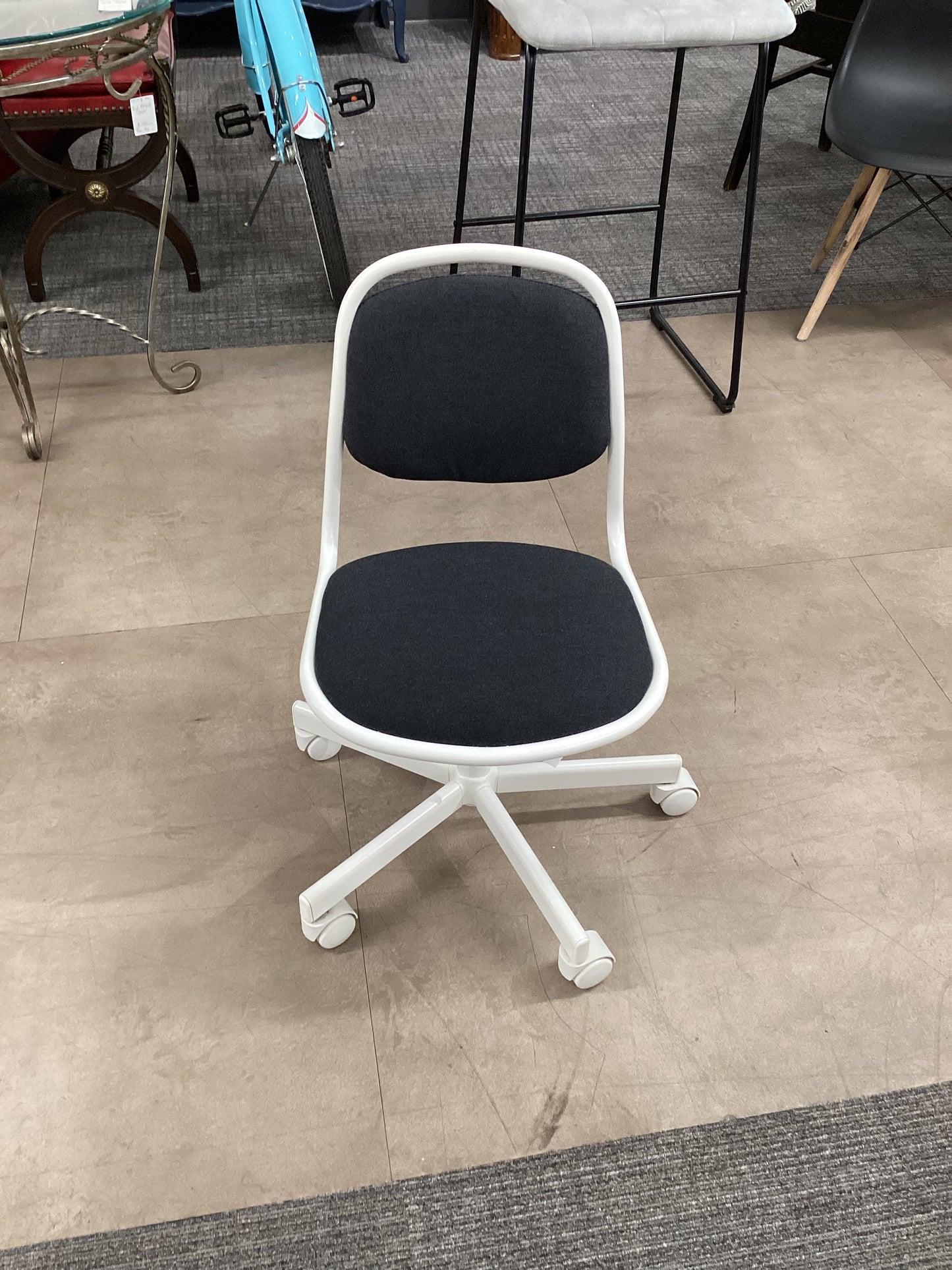 Itty Bitty Chair