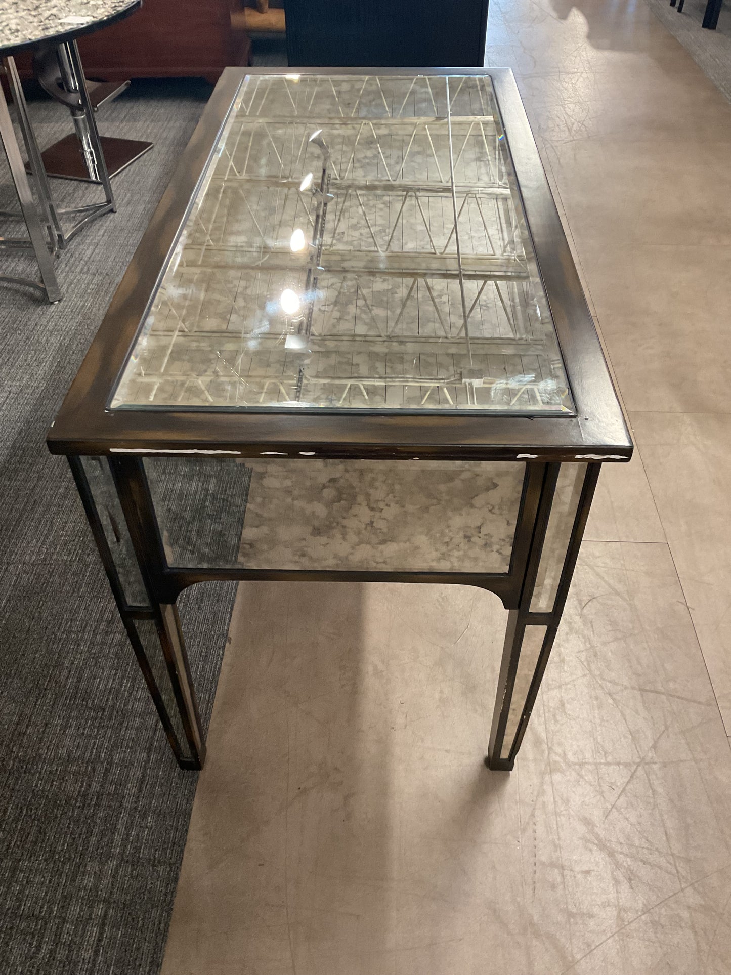 Mulan’s Reflection desk