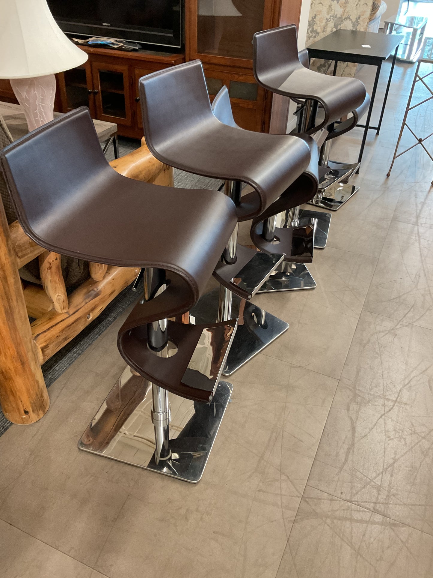 Sunny’s slithering sassy stool set