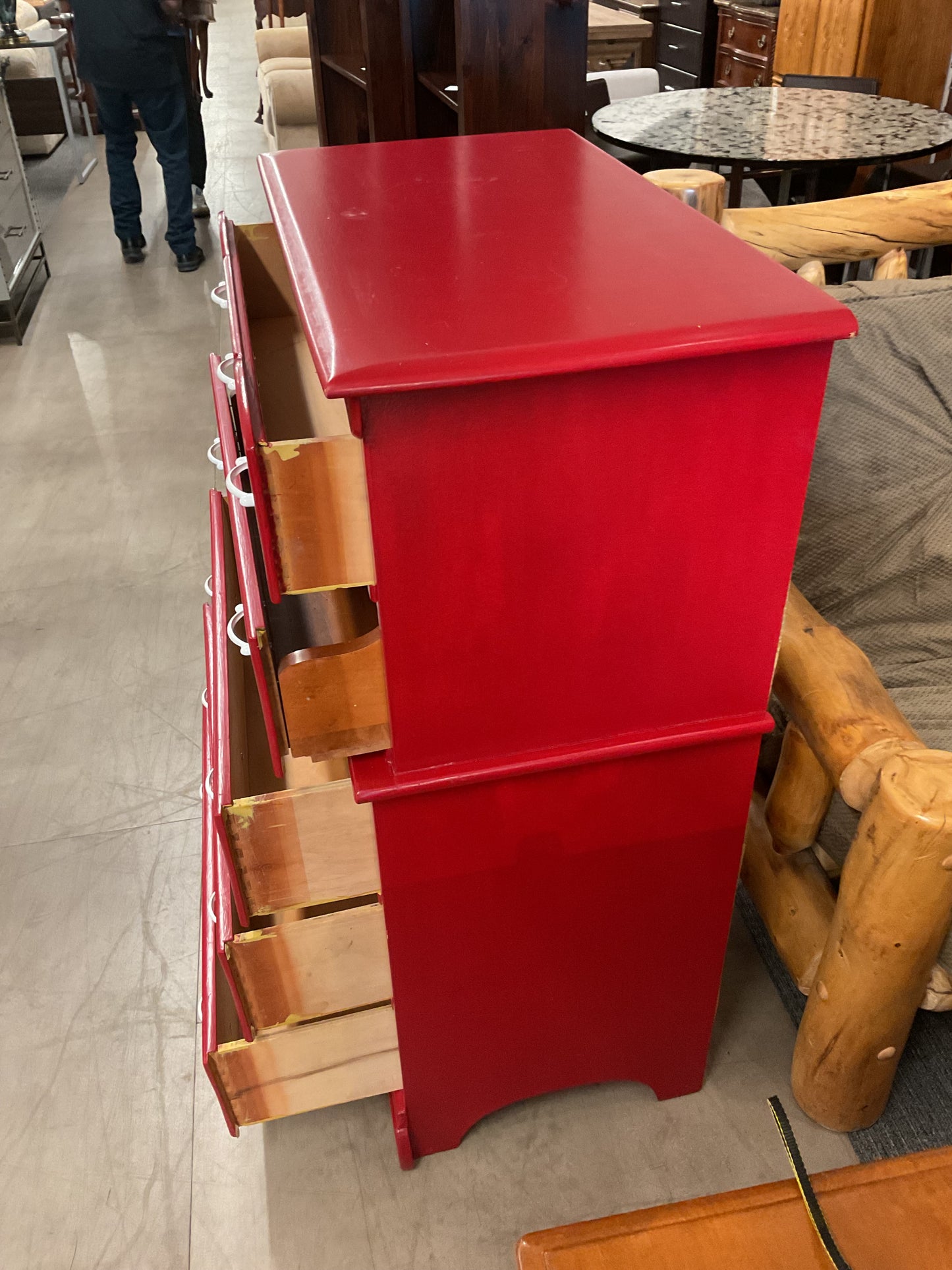 Red rising Dresser