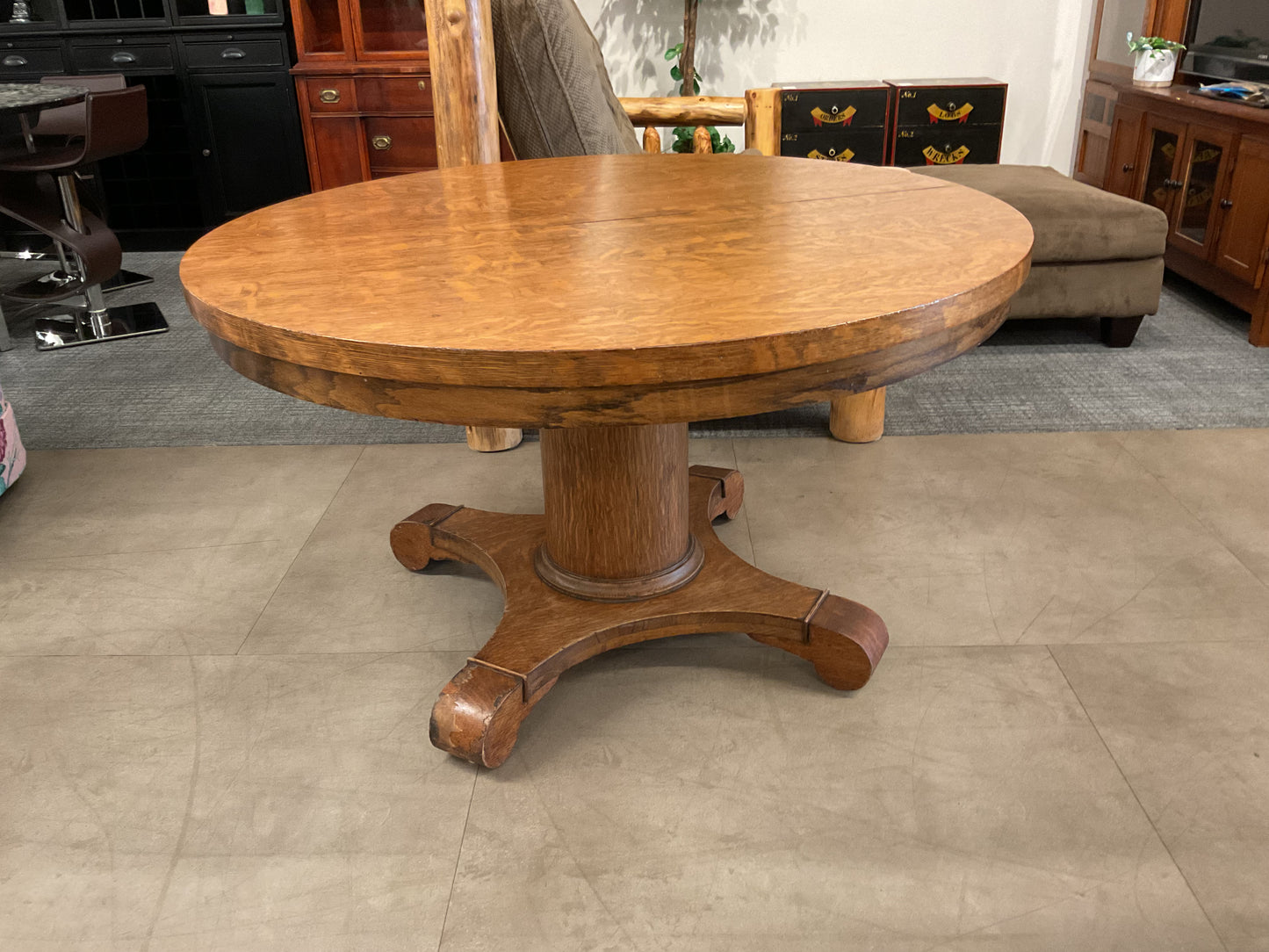 Classic Round Table