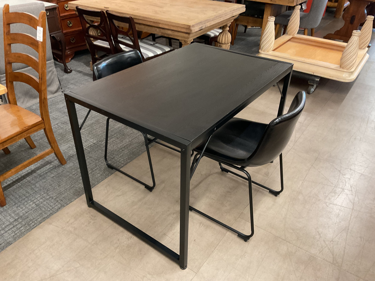 Onyx Table Set