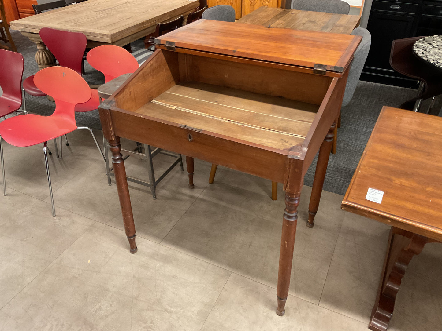 Antique Art Station