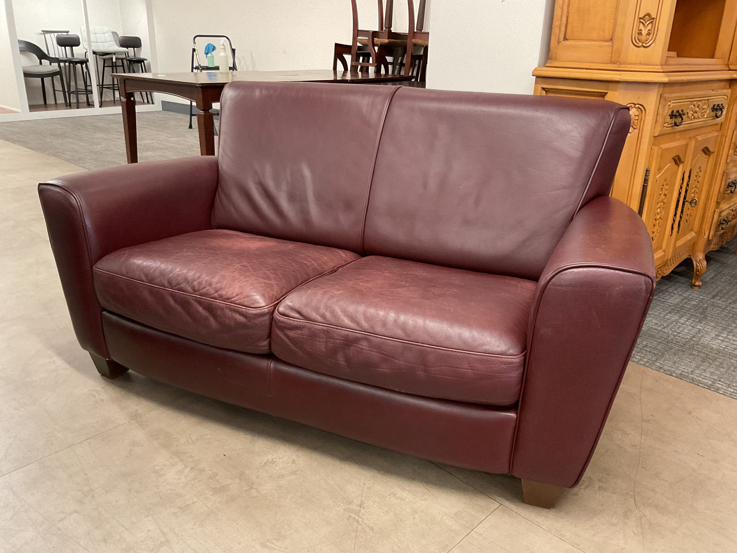 Nazzi Loveseat