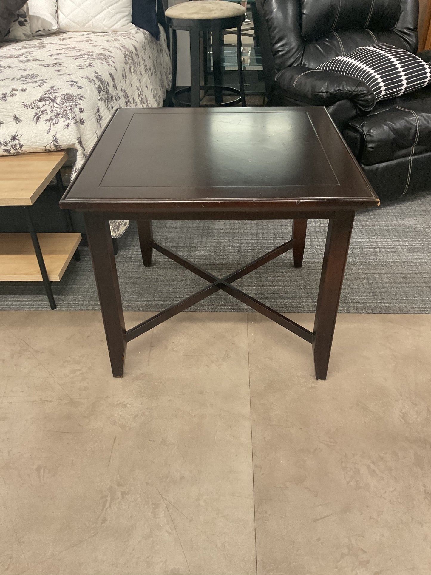 Small Square Table *Wh*