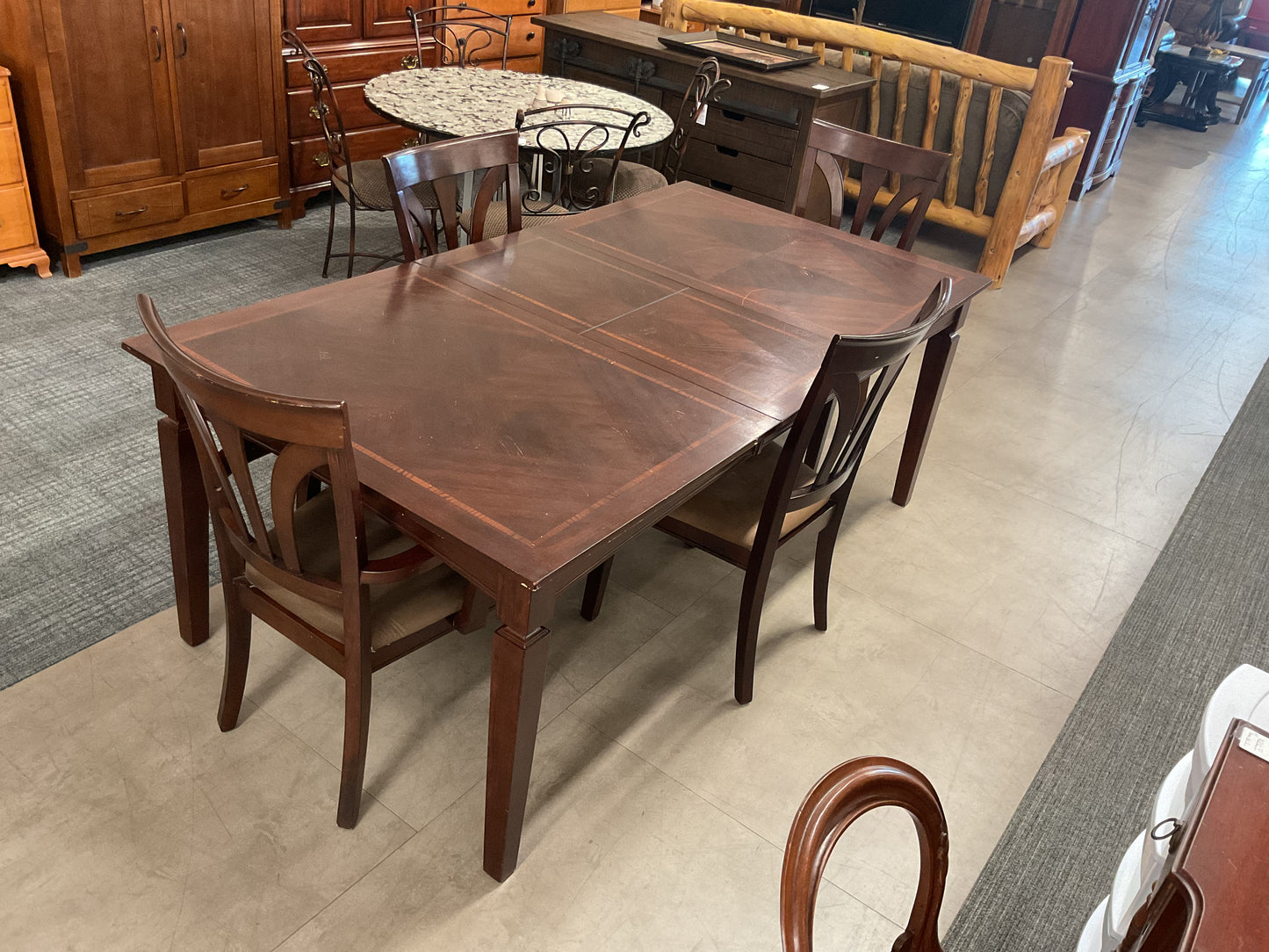 Fan Fave Dining Set