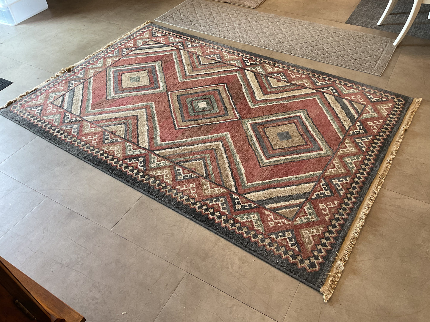 Side Square Rug (R012)