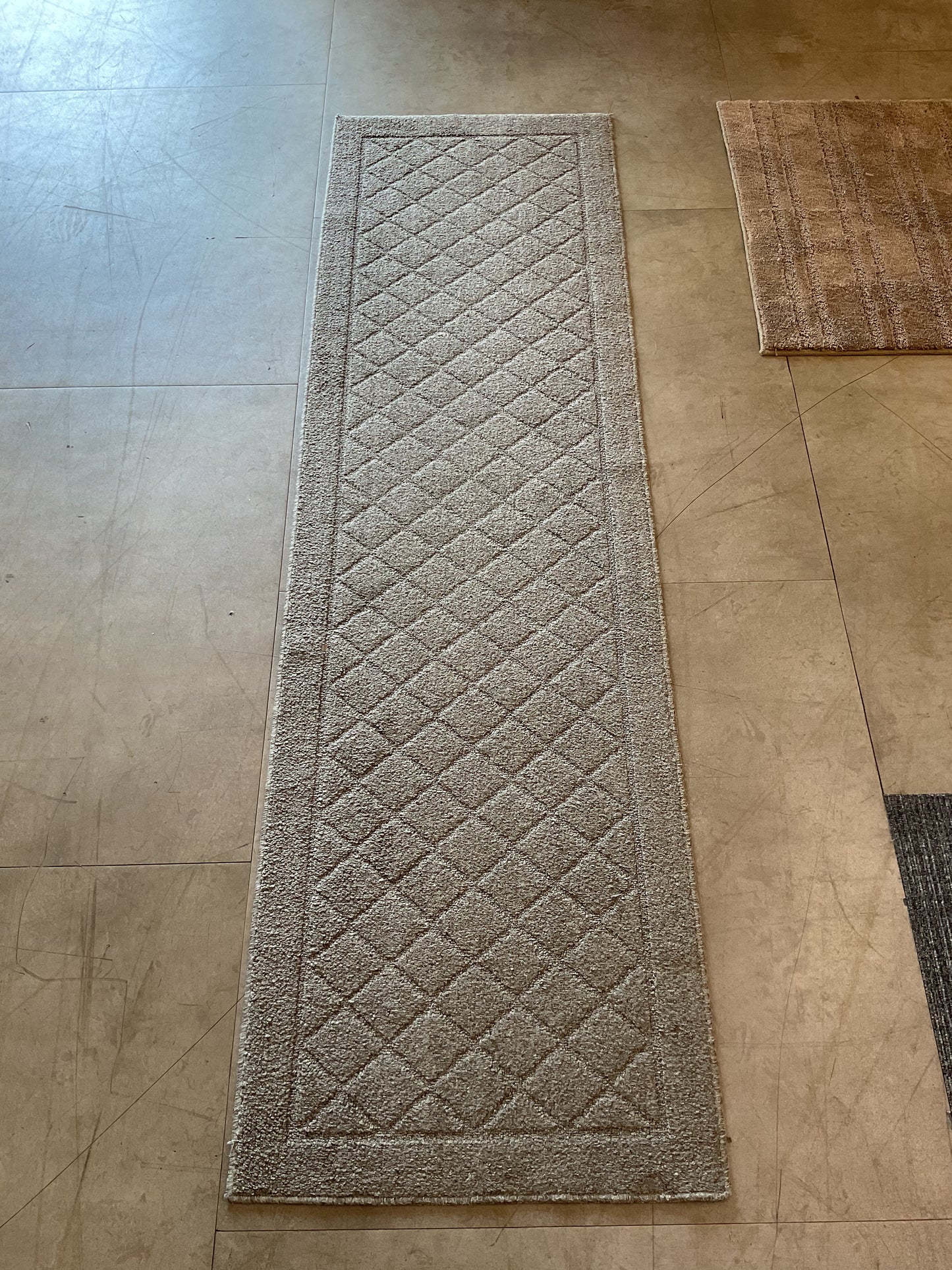 Lil Grey Runner (R013)