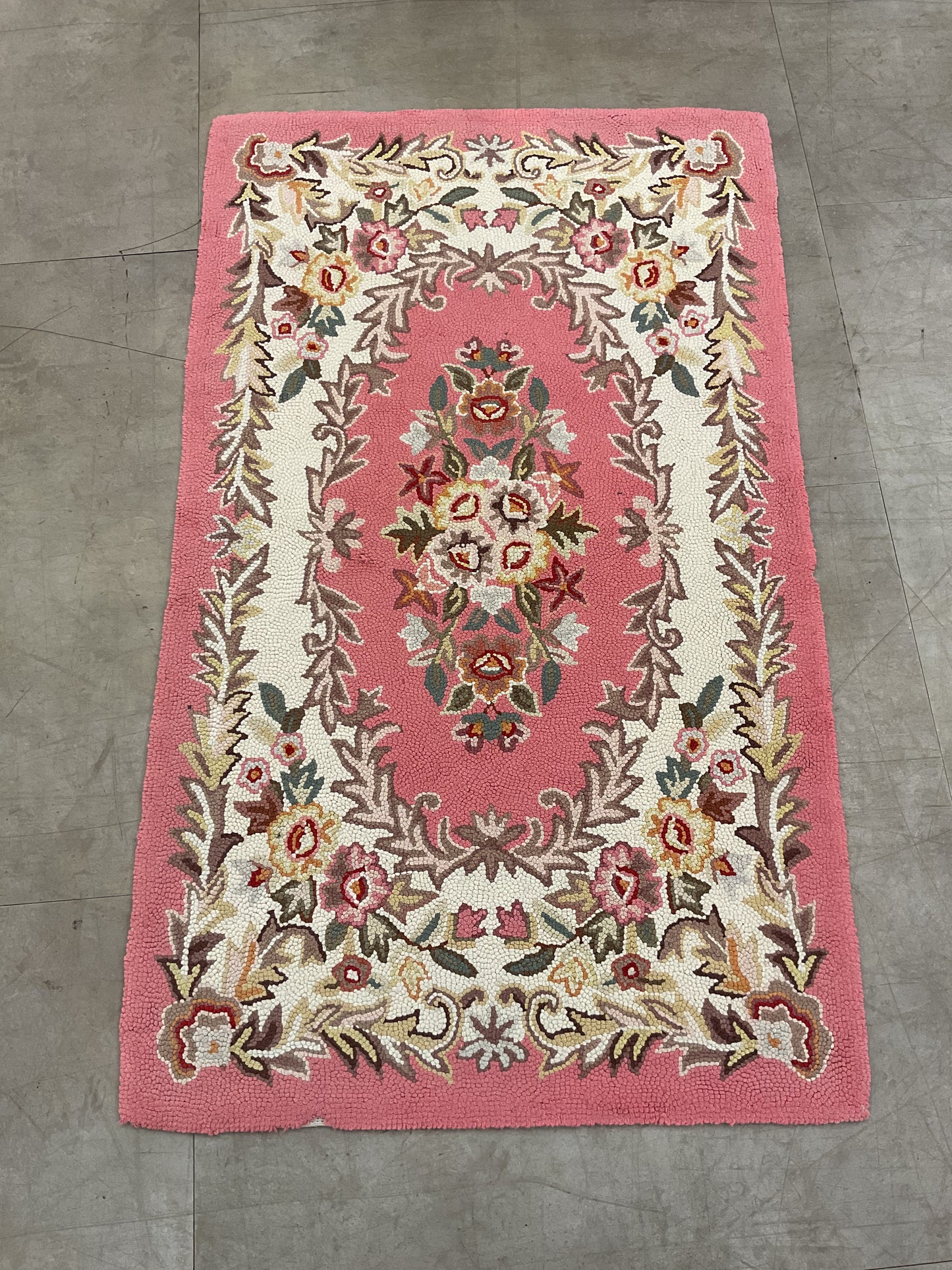 Pinky Rug (R016)