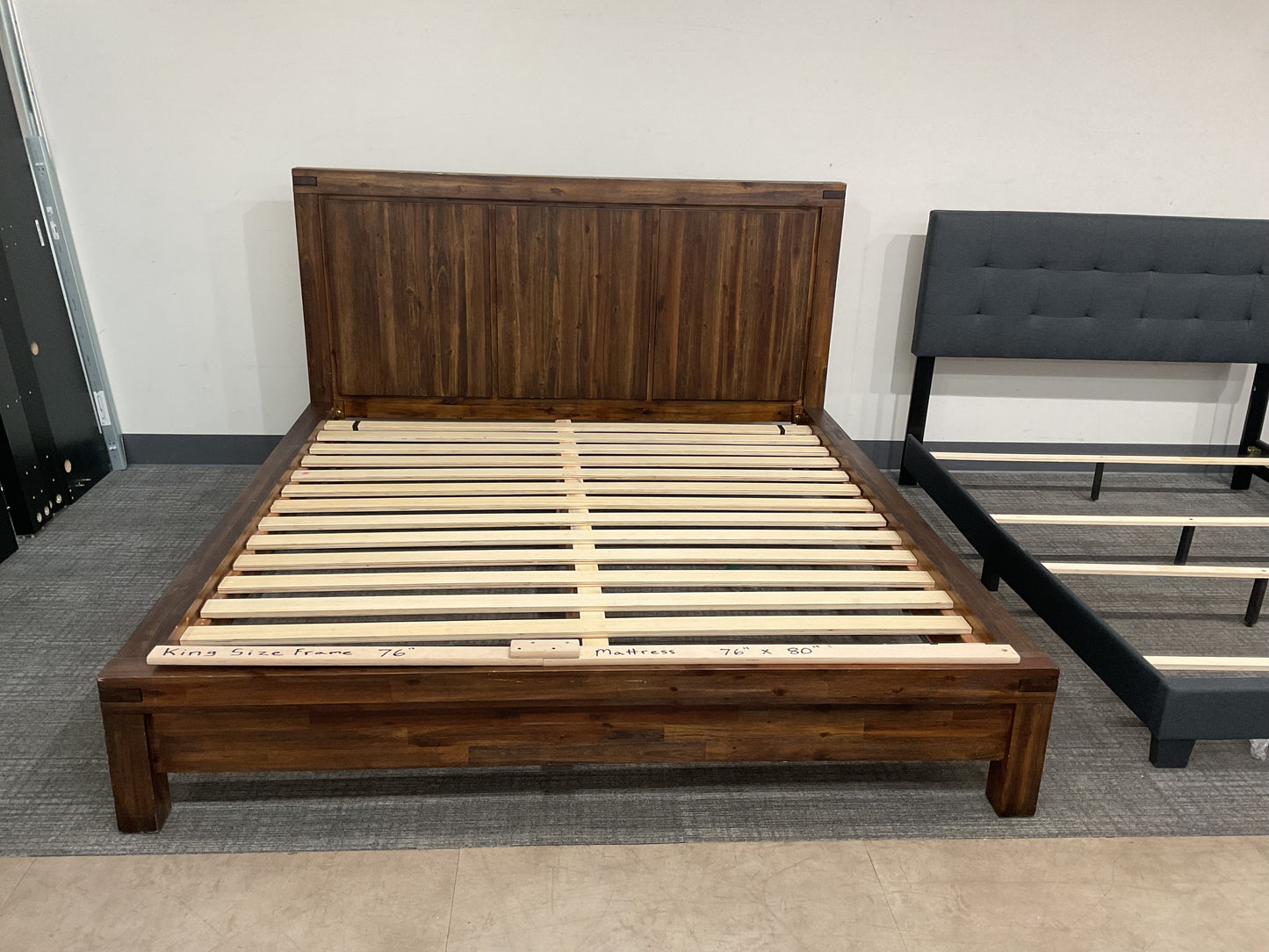 Solid Wood King Size Bed Frame (B043)