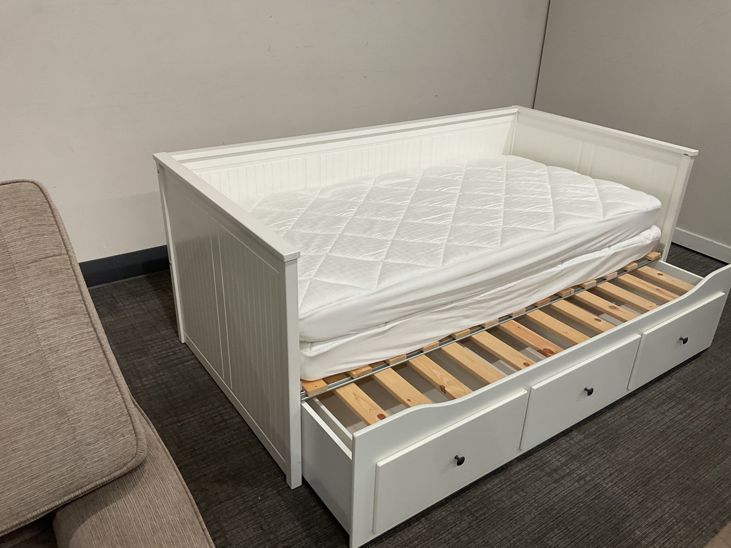 Twin Trundle (B055)