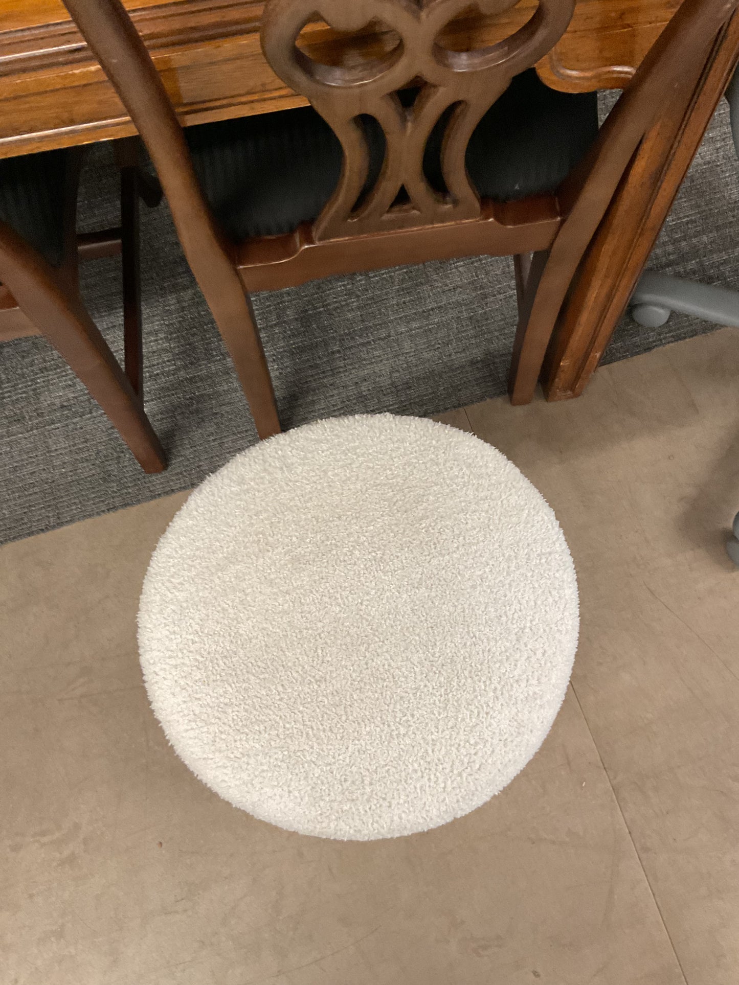 Marshmellow Footstool
