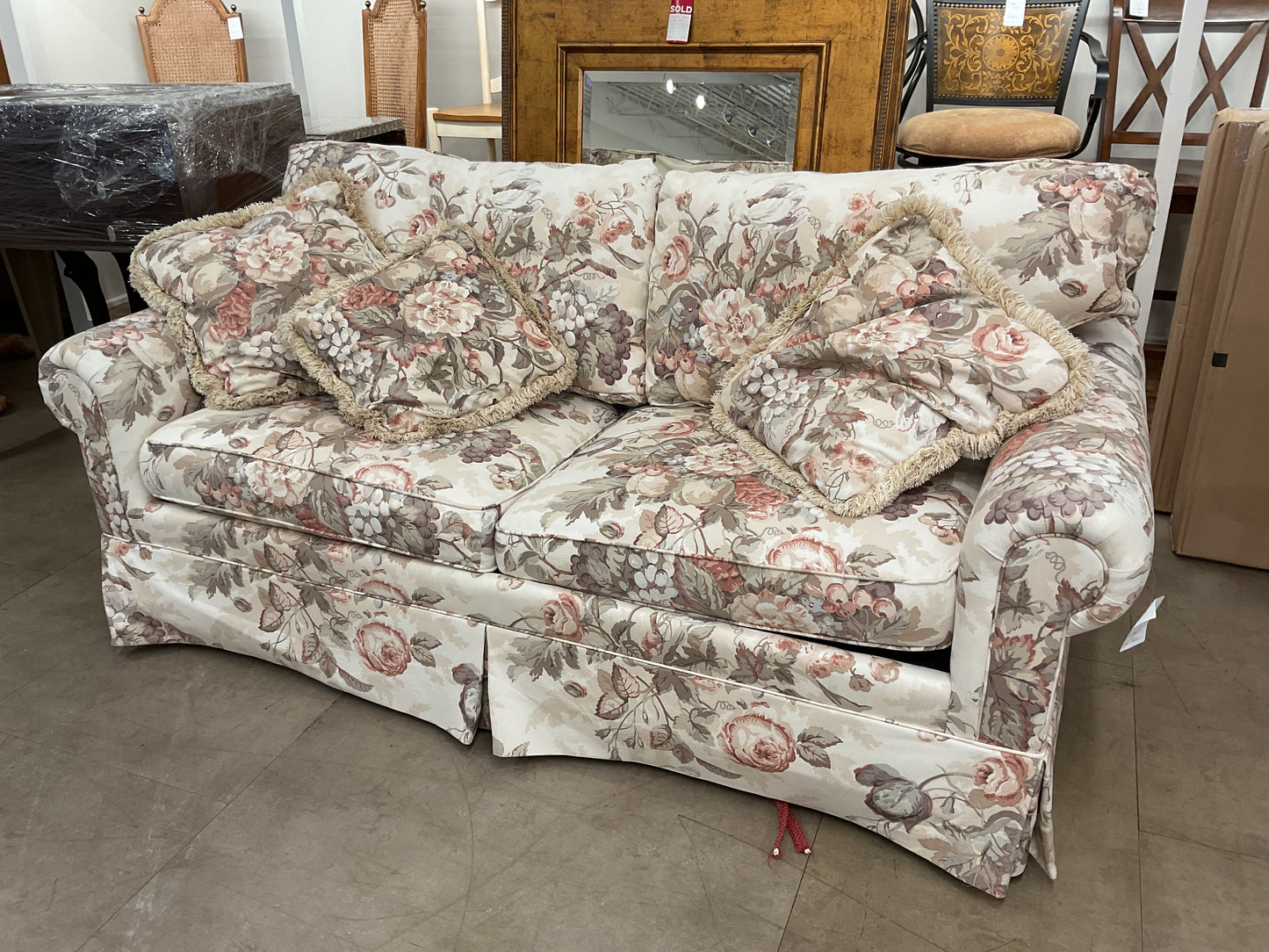 Garden Of Grapes Sleeper Sofa (WH)