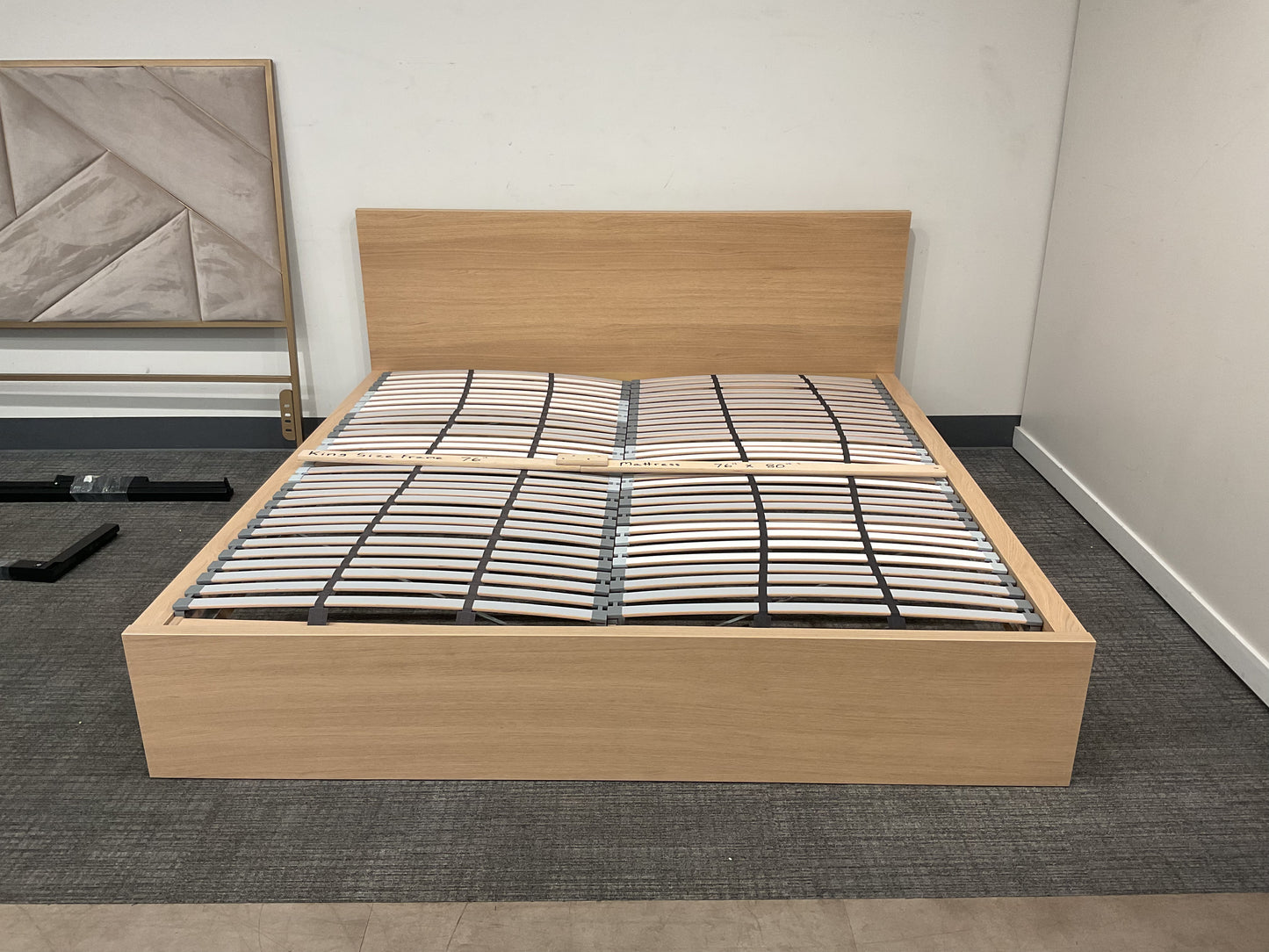 Livin King Bed (B060)