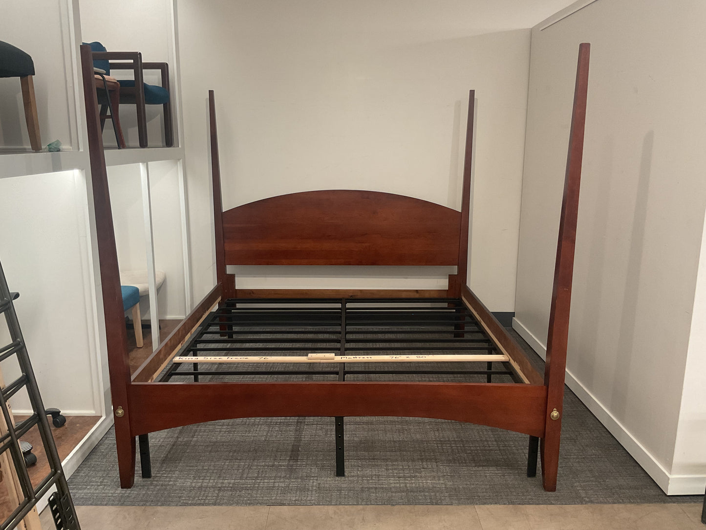 4 Points King Bed (B066)