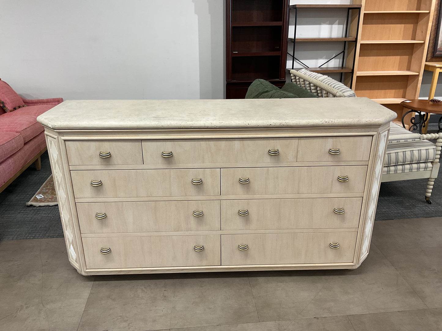 Hen Ree Dresser