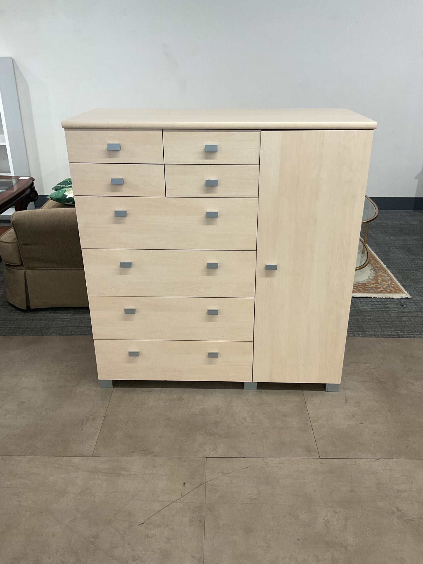 Supreme Dresser