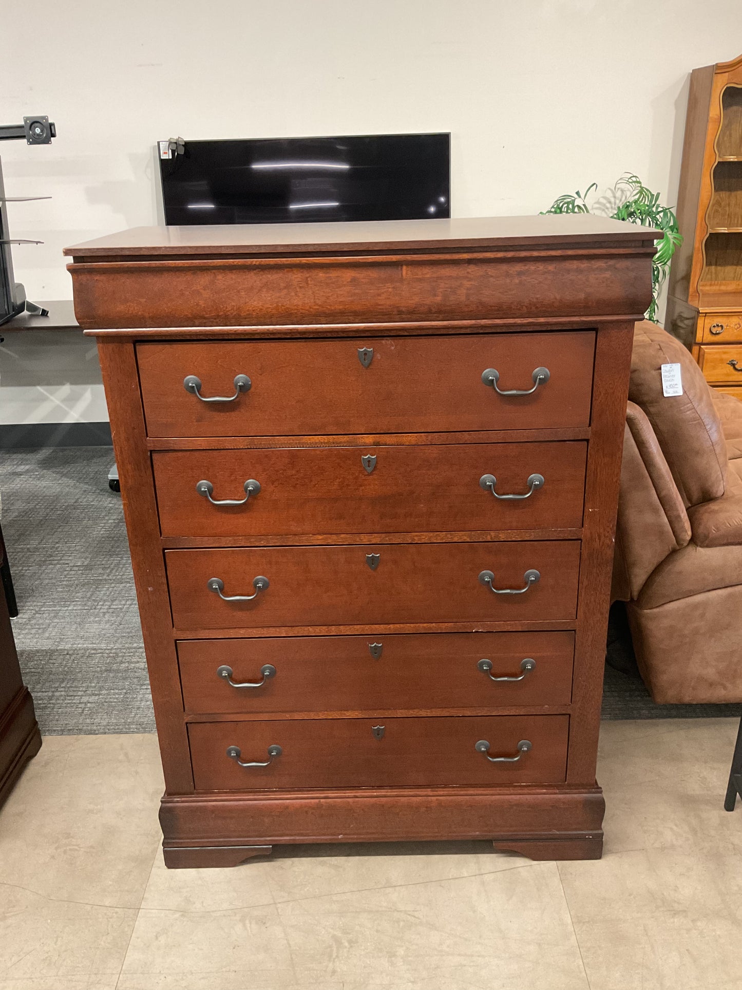 Iola Dresser