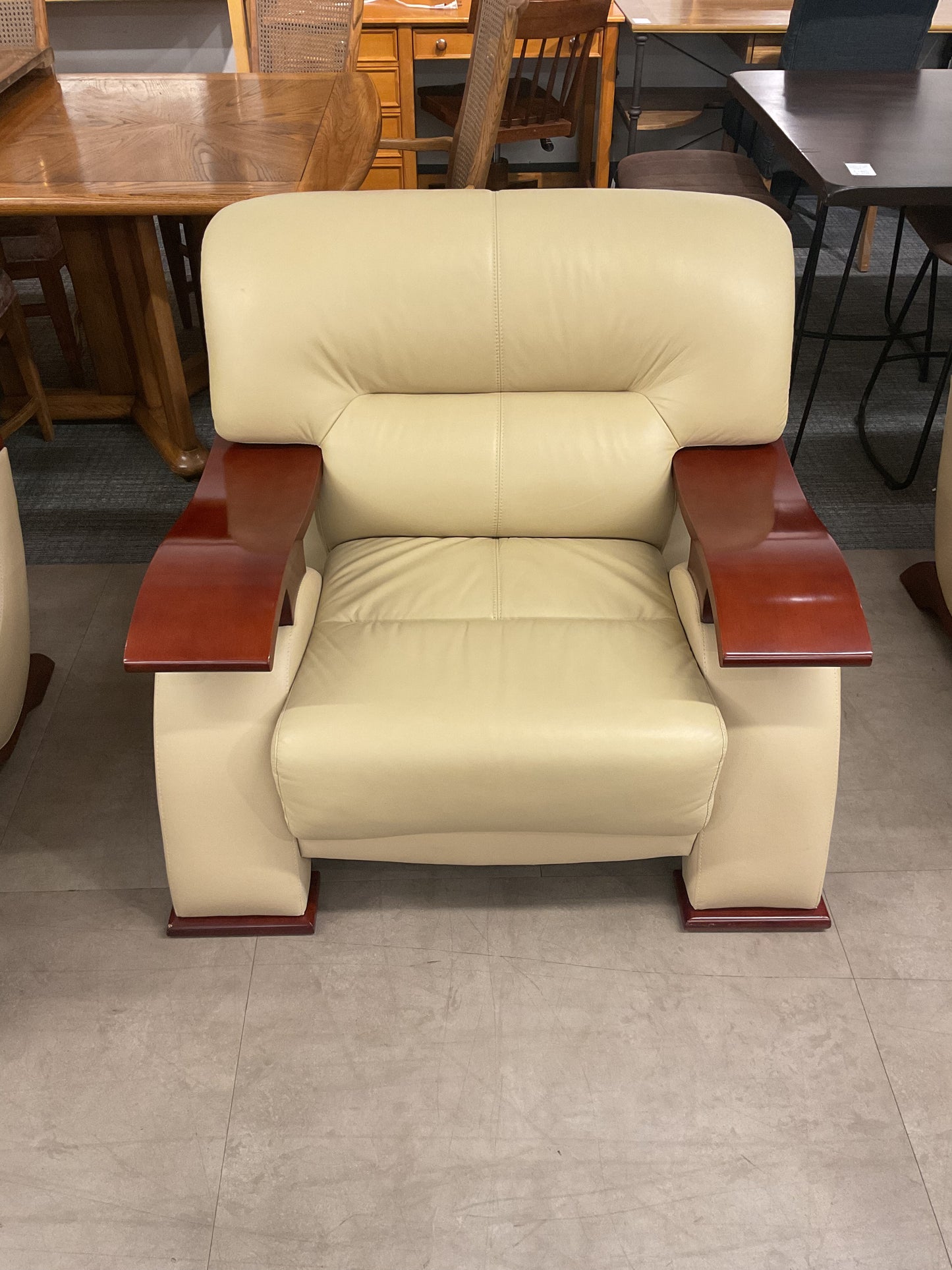 Buttery Chair