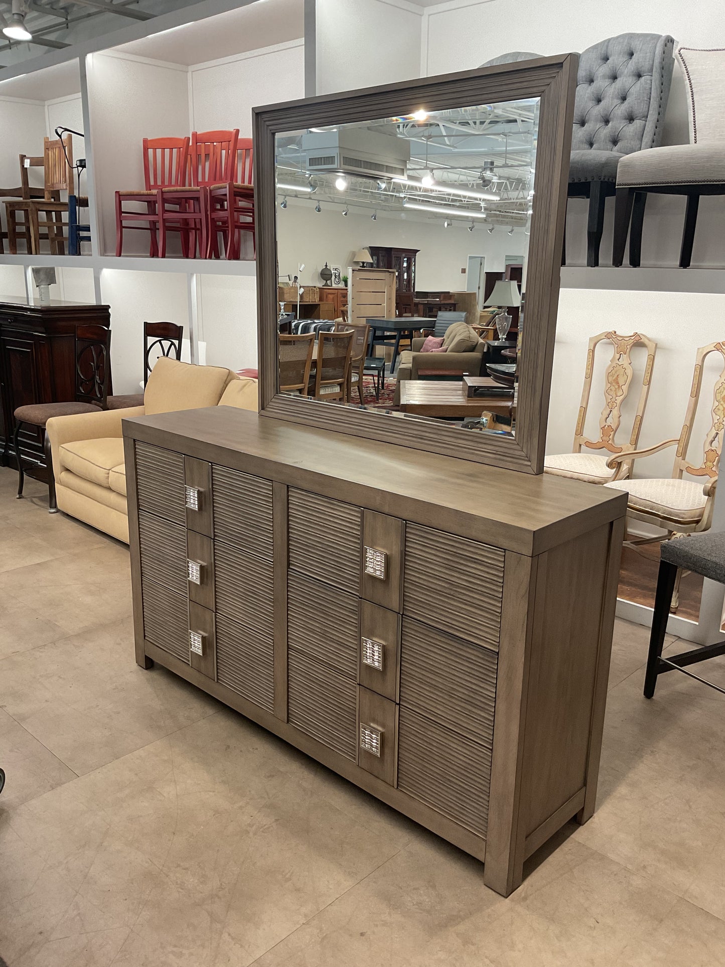 Queen Image Dresser