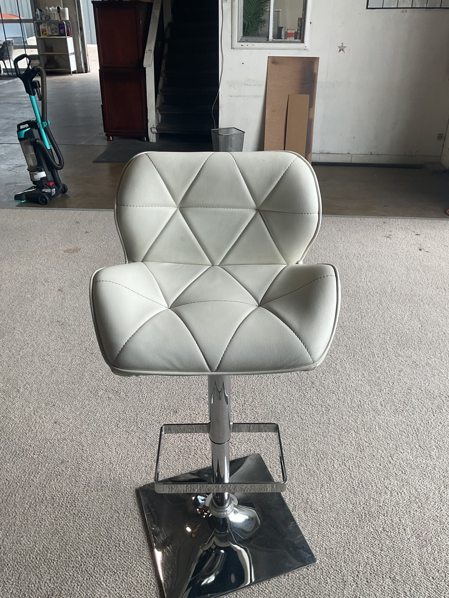 Pearl Barstool (WH)
