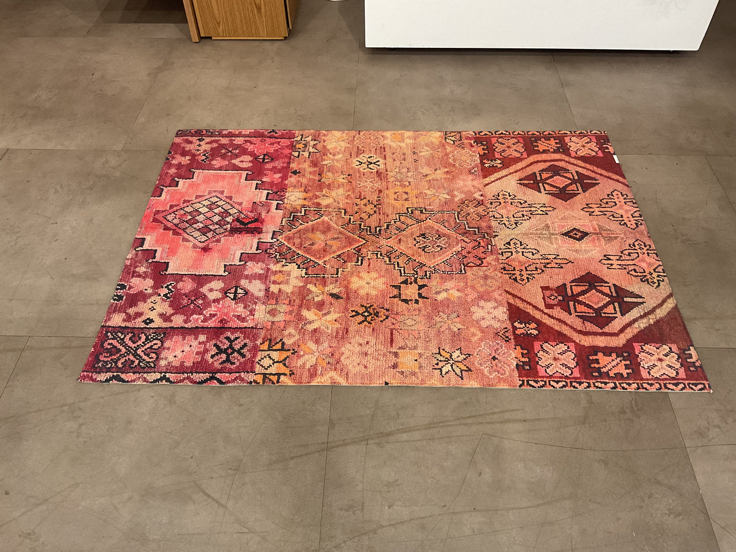 Pretty In Pink Rug (R081)