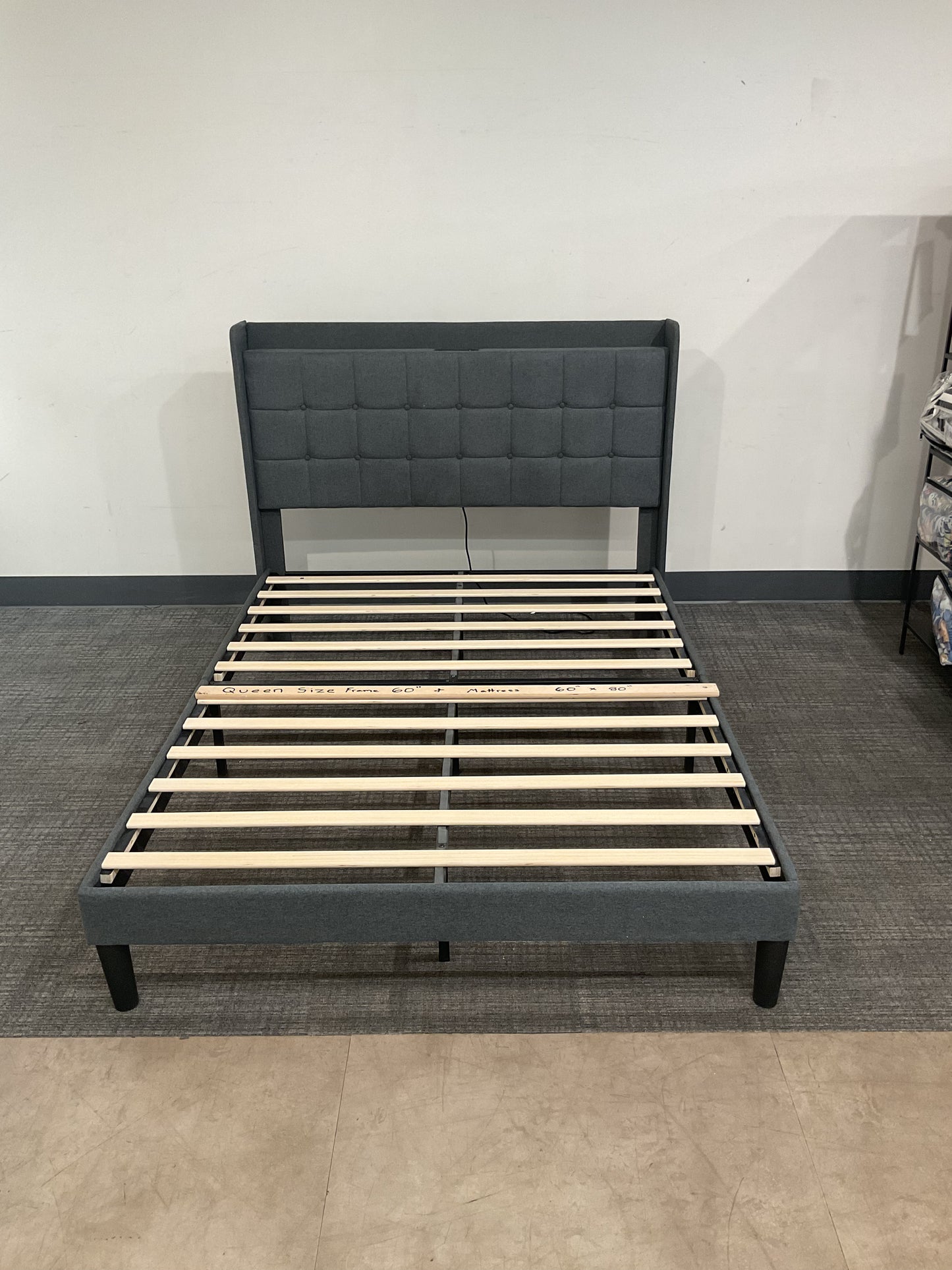 Queen Button Bed (B091)