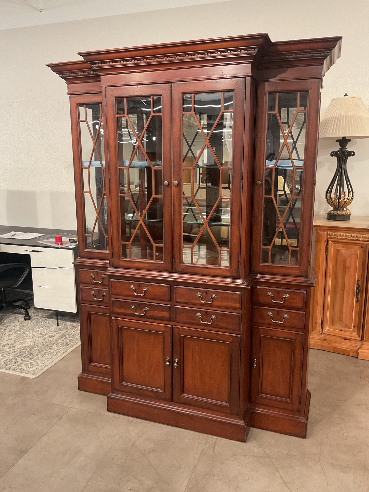 Mirrored Hutch