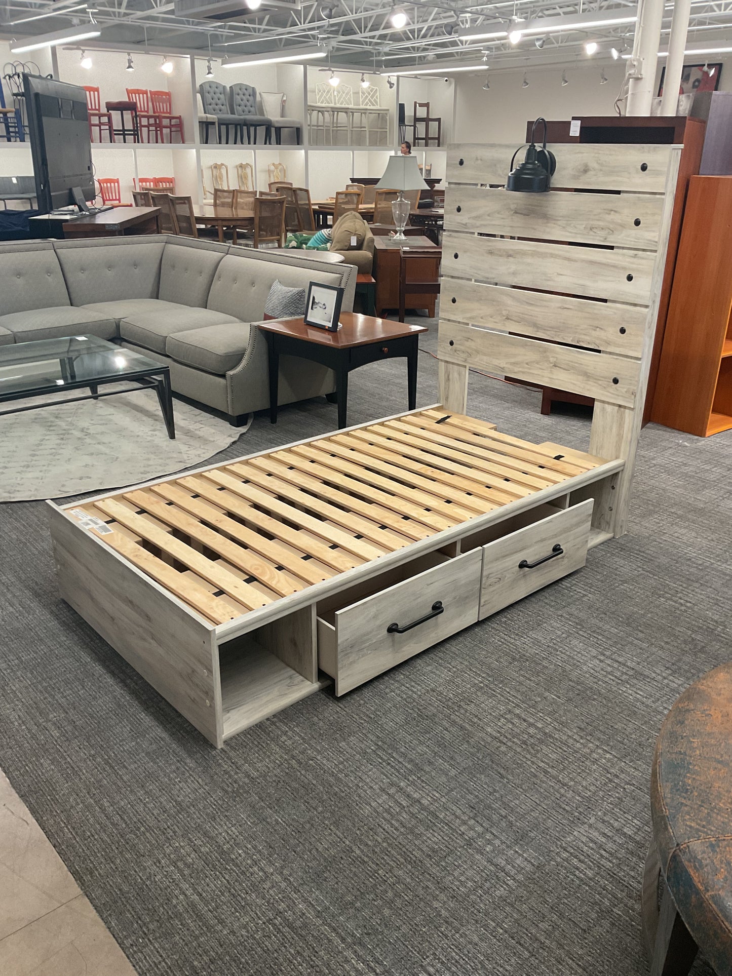 Bright-Light Washed Twin Bed (B079)