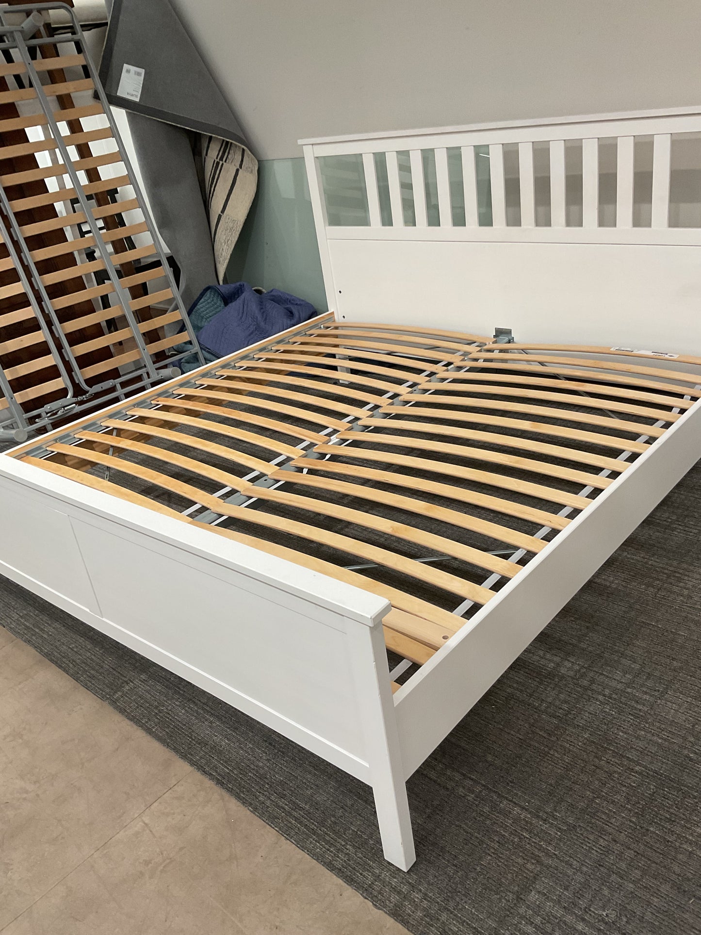 Reyez King Bed Frame (A77)