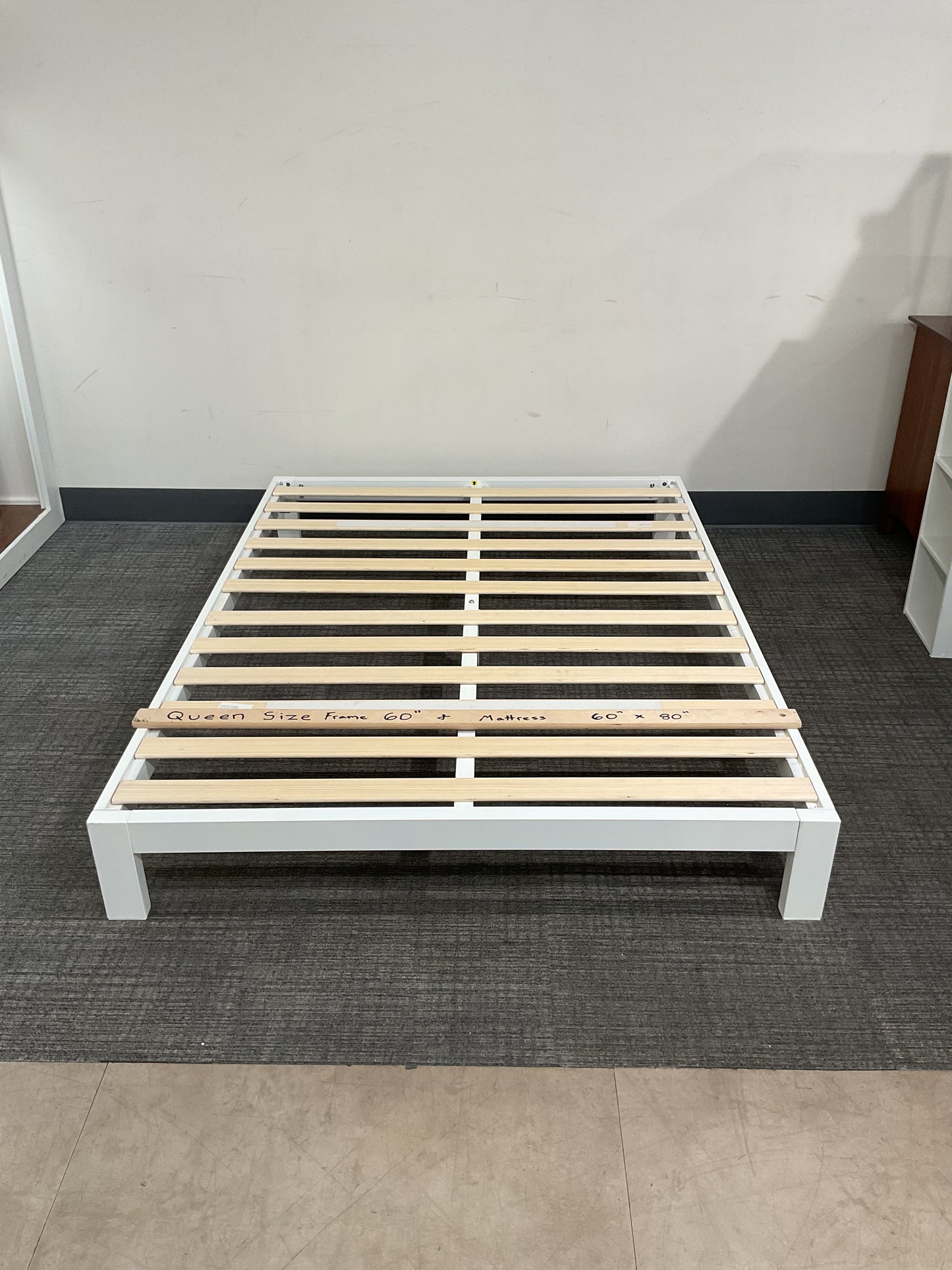 Queen Platform Bed (B095)