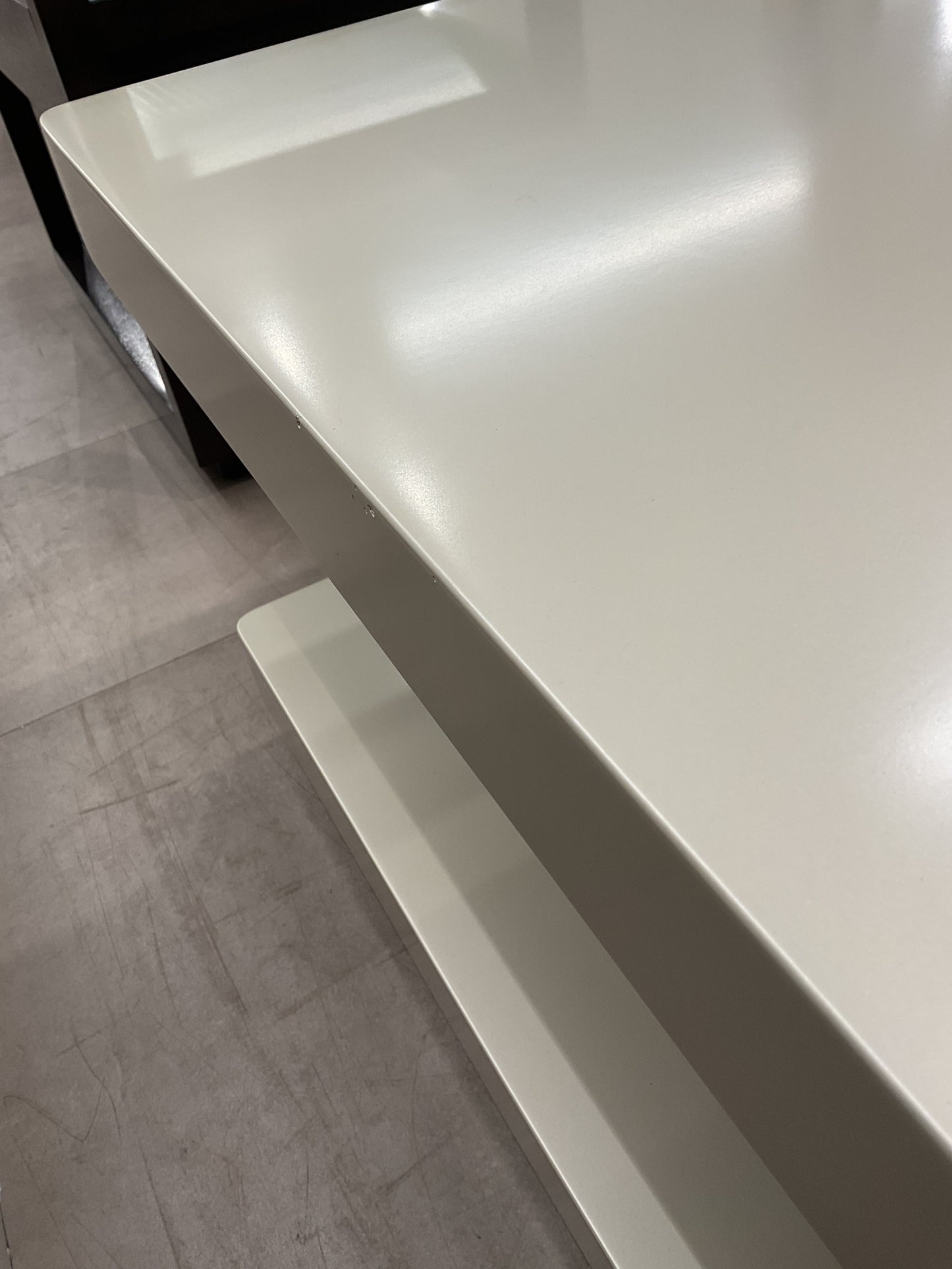 Floating Coffee Table (WH)