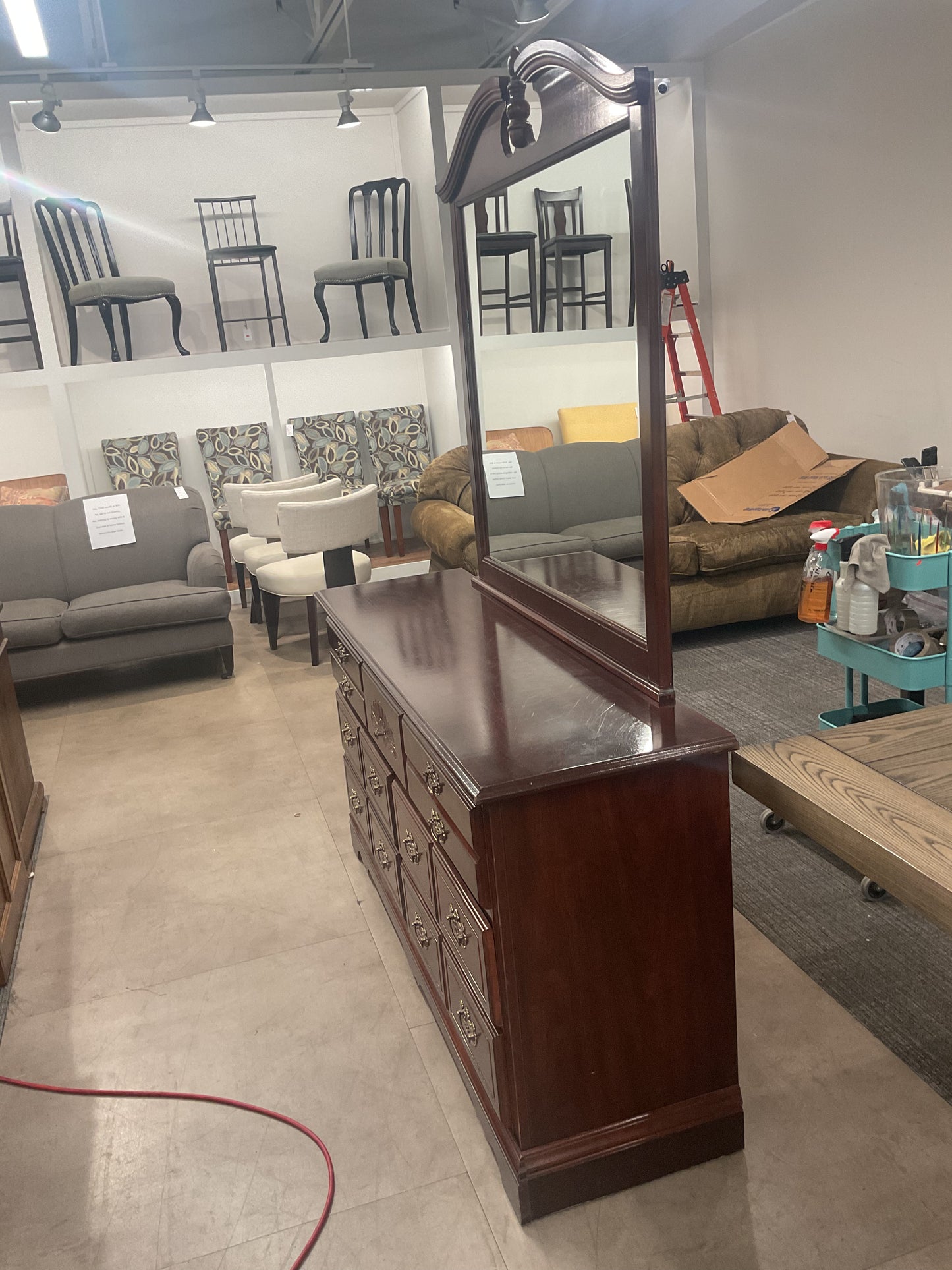 Riche Dresser With Mirror