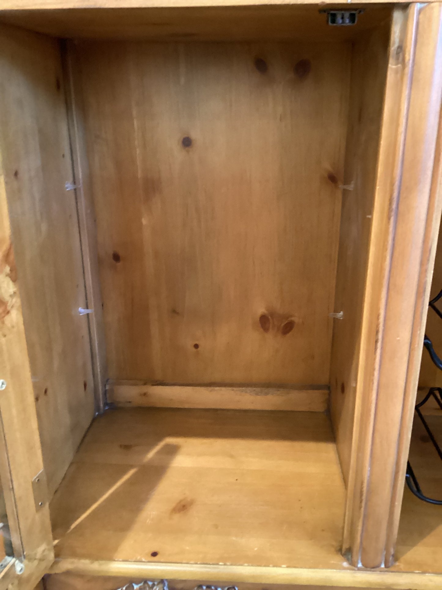 Oak Wine Cabinet *Wh*