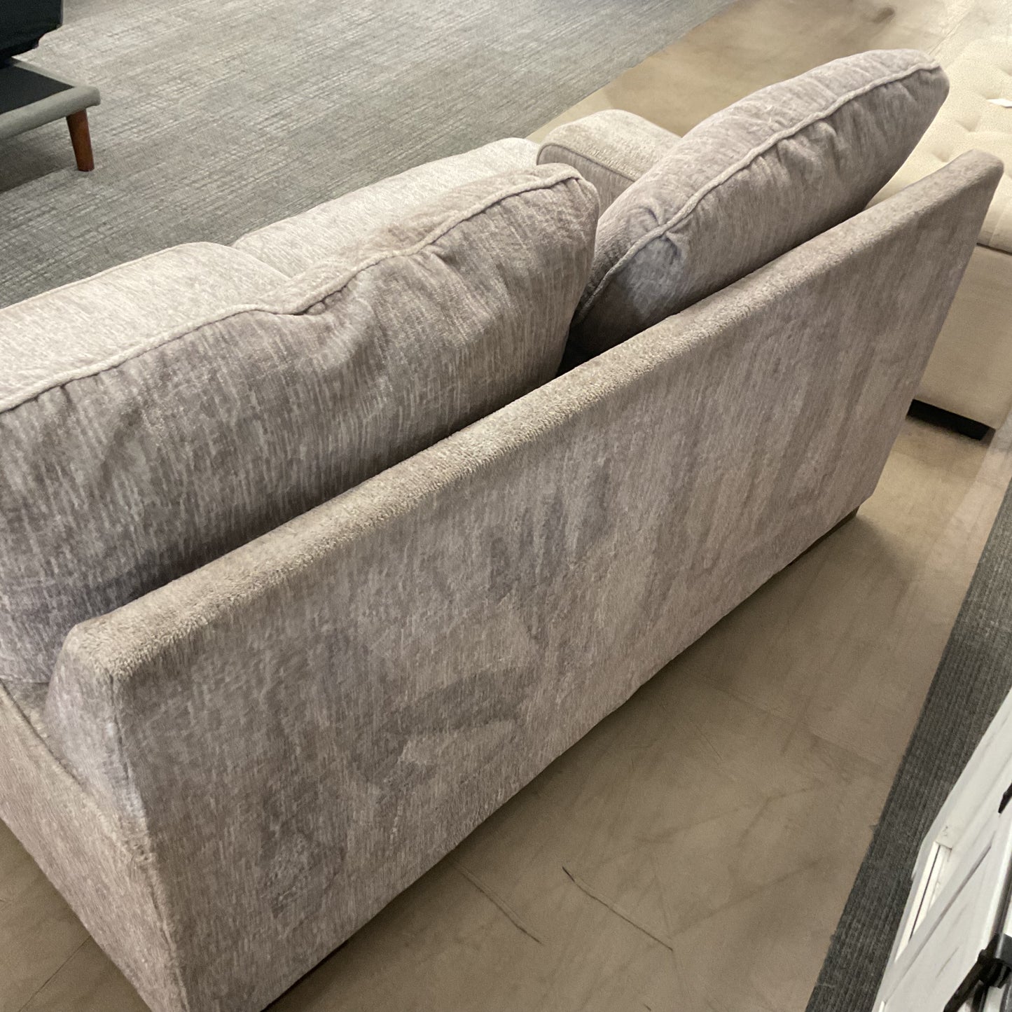 Grayhound Loveseat