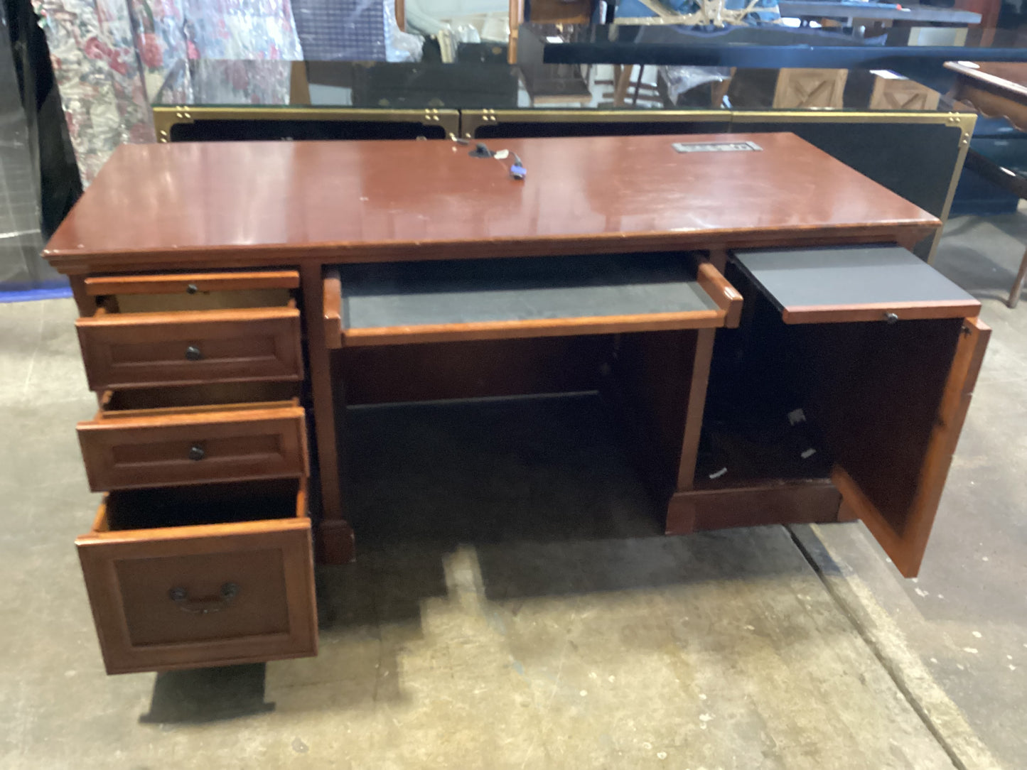 The Ex desk *WH*