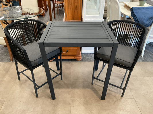 Oooh she “ATE” patio set