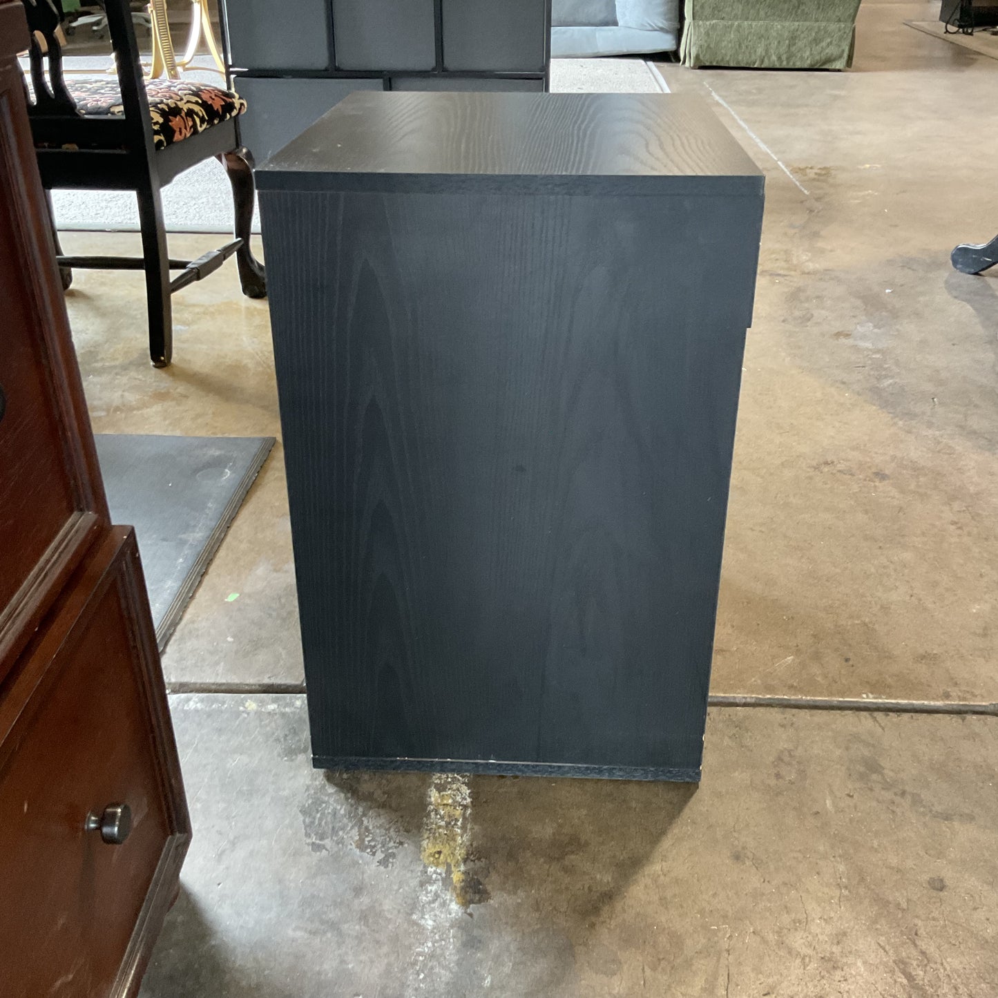 Handle-Free Drawer *WH