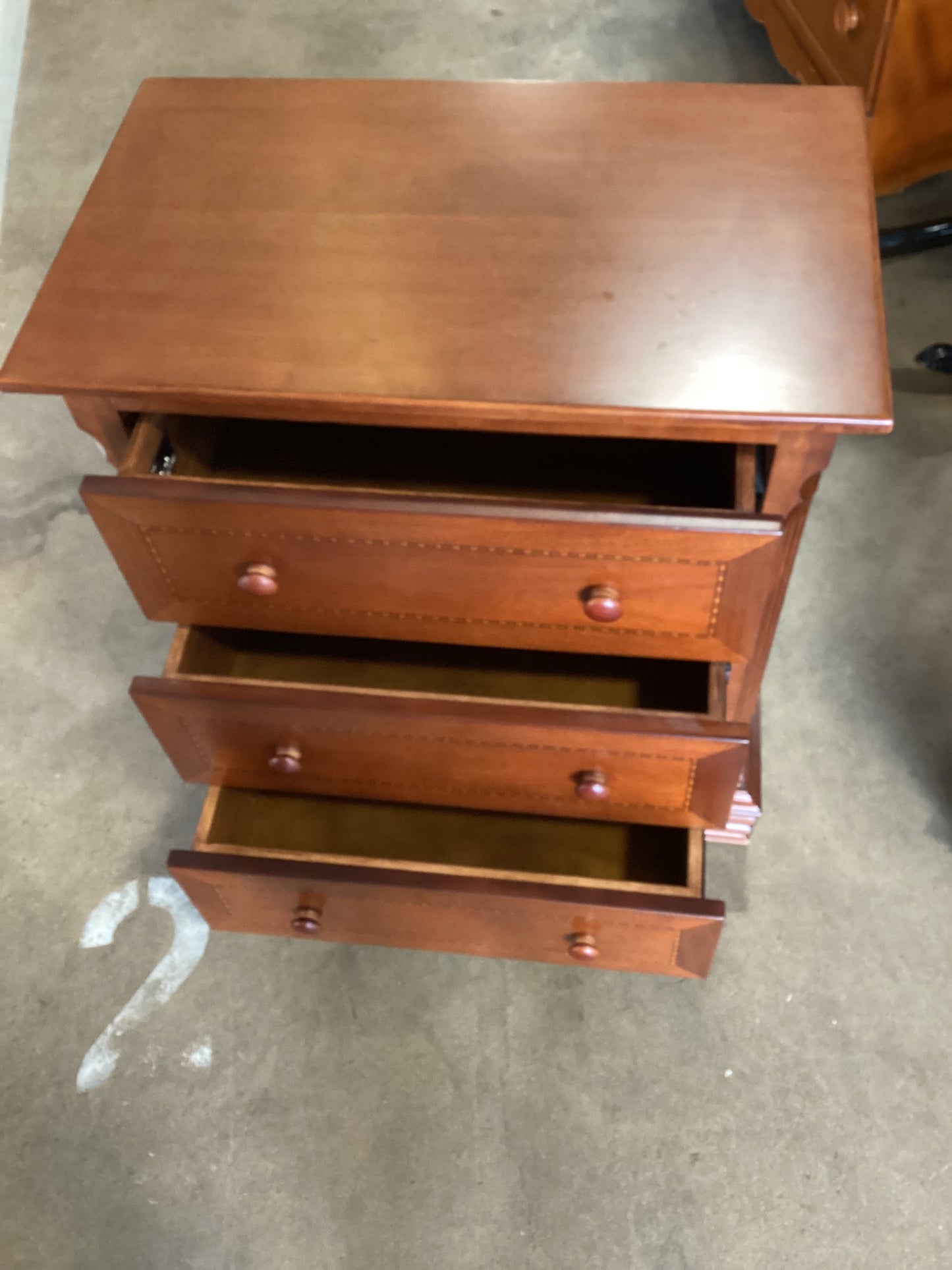 Super cute nightstand *WH*