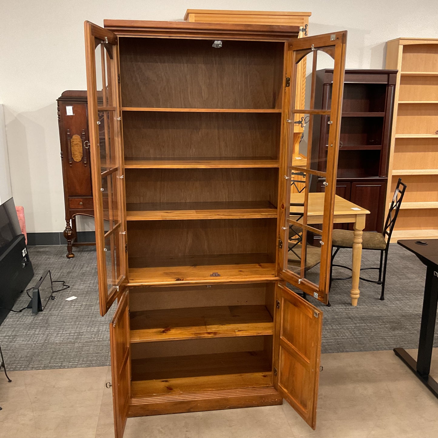 Meridian Panel Hutch