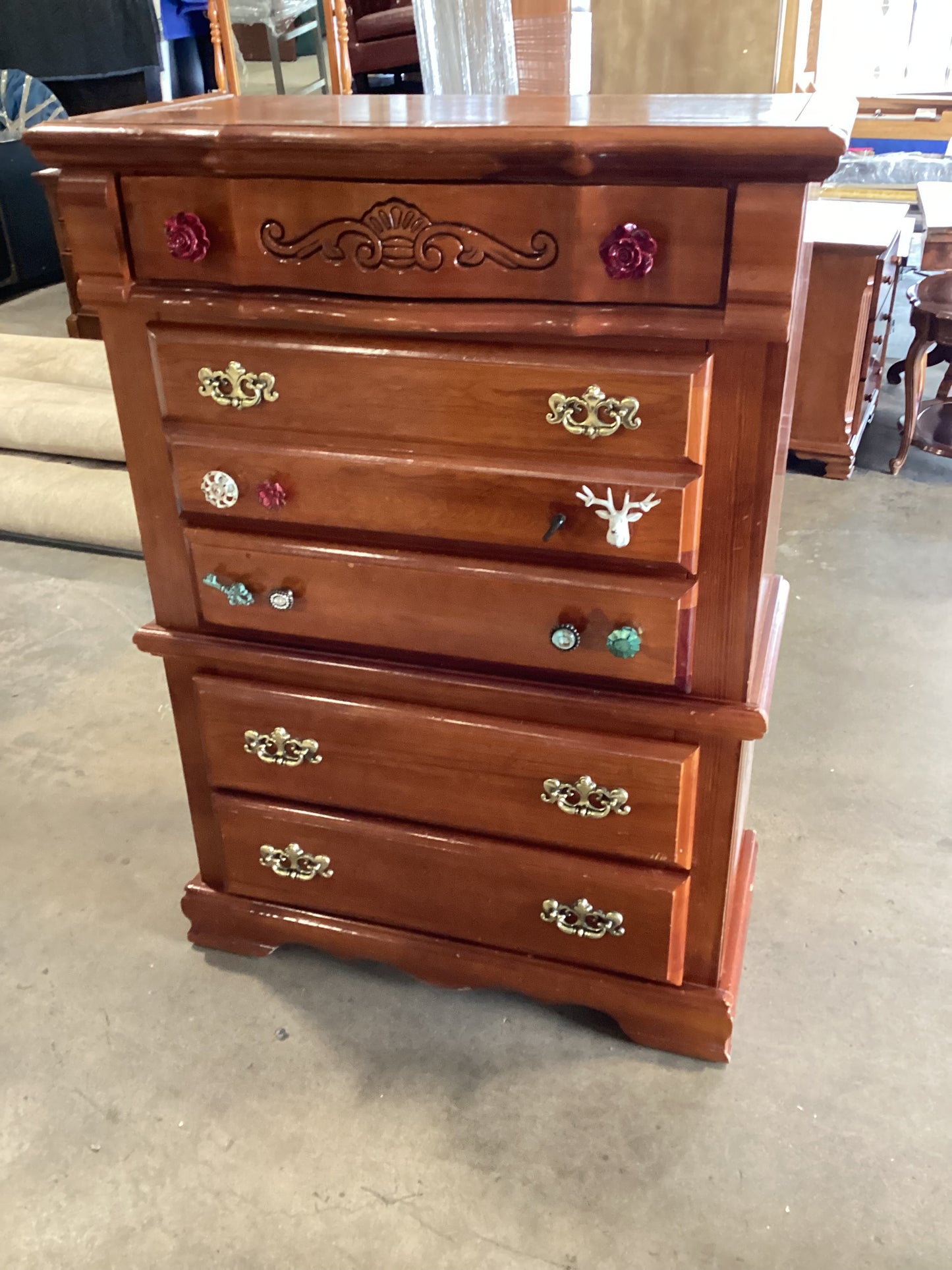 Misfit knob dresser *WH*