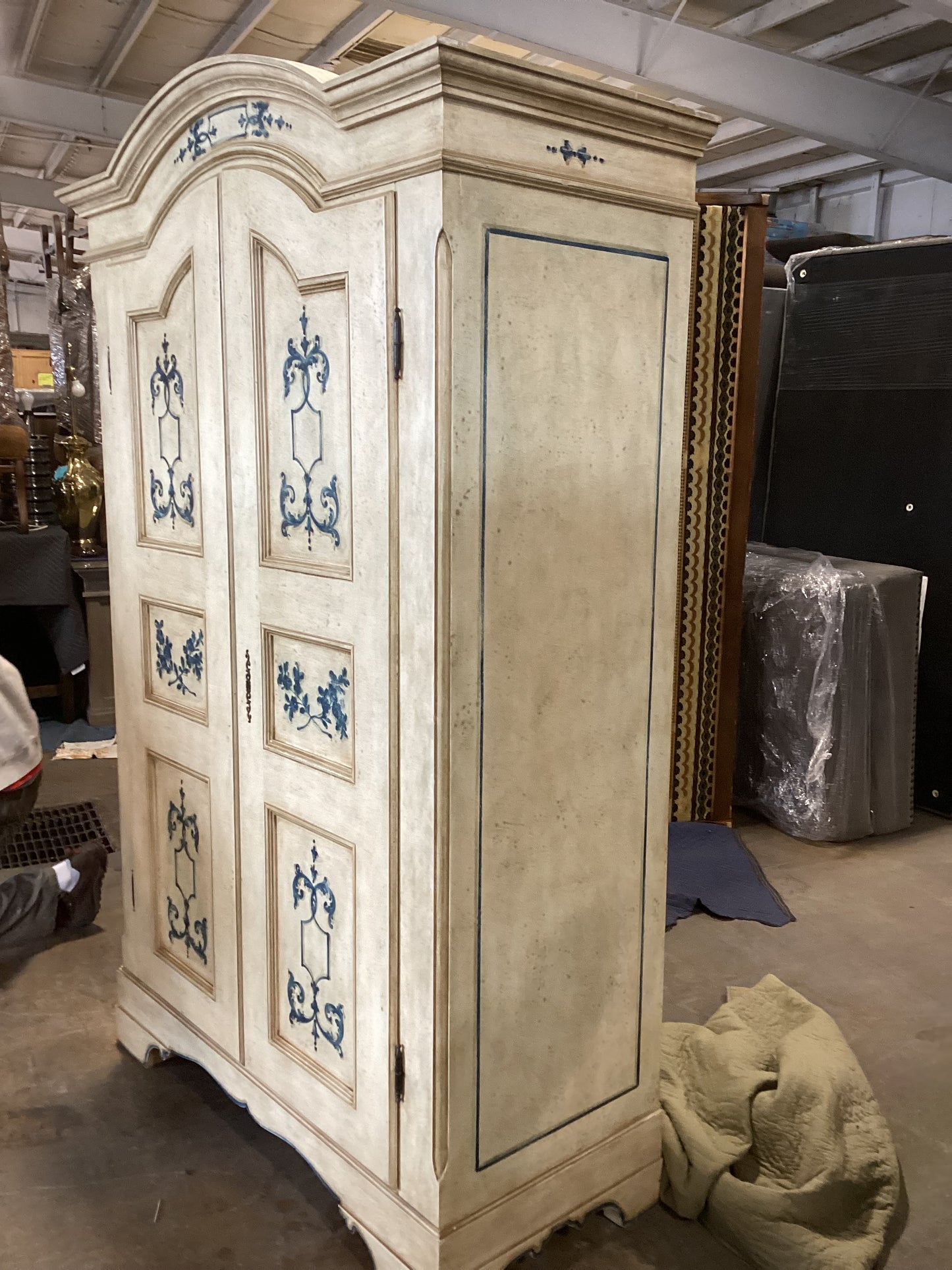 Enchanted armoire *WH*