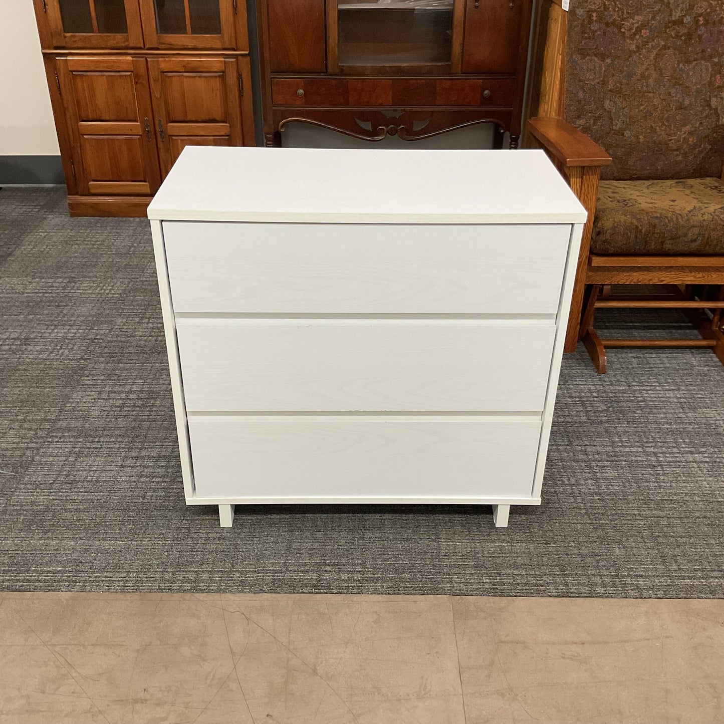 Nova’s 3-Drawer Dresser