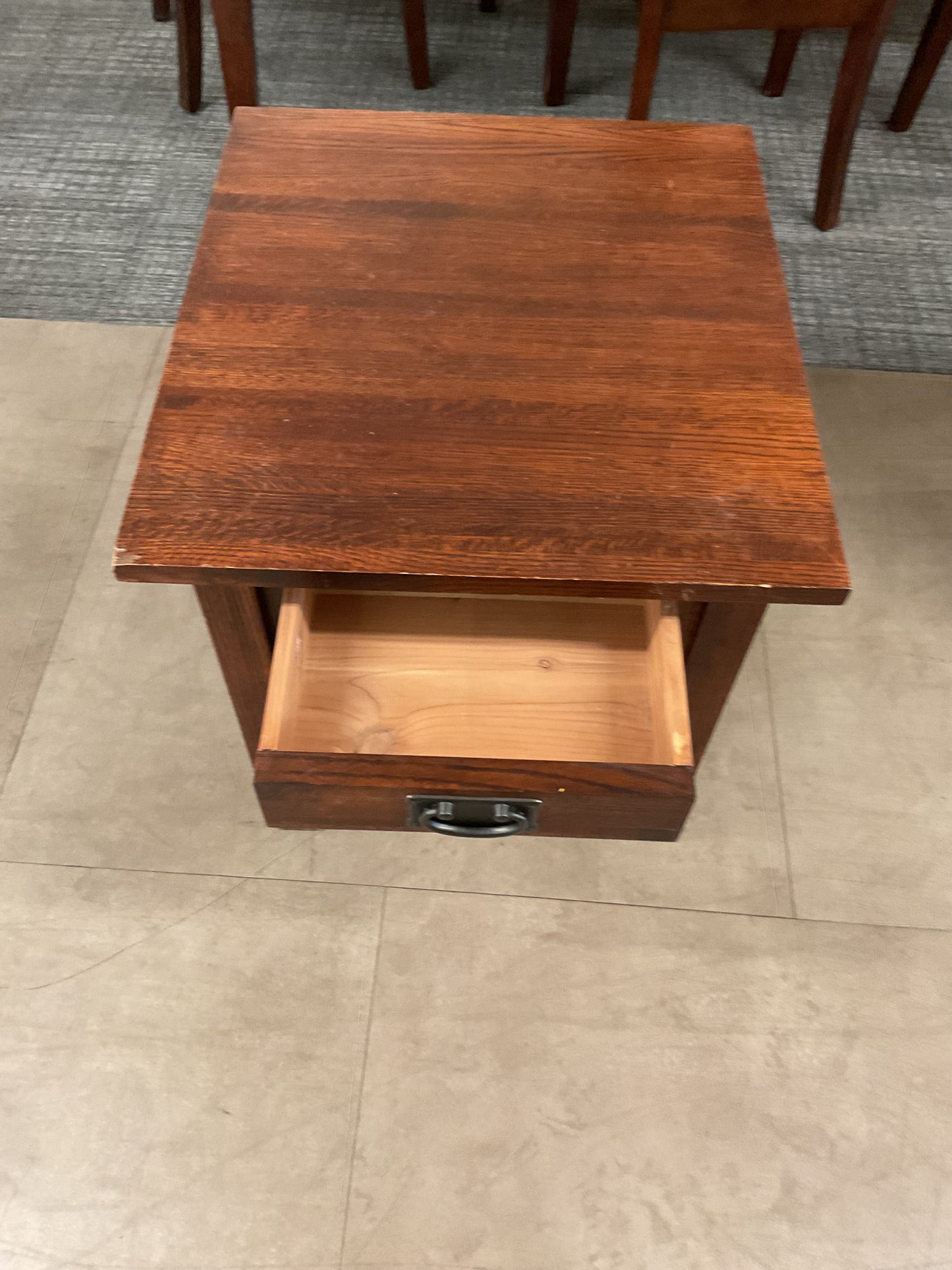 The end end table