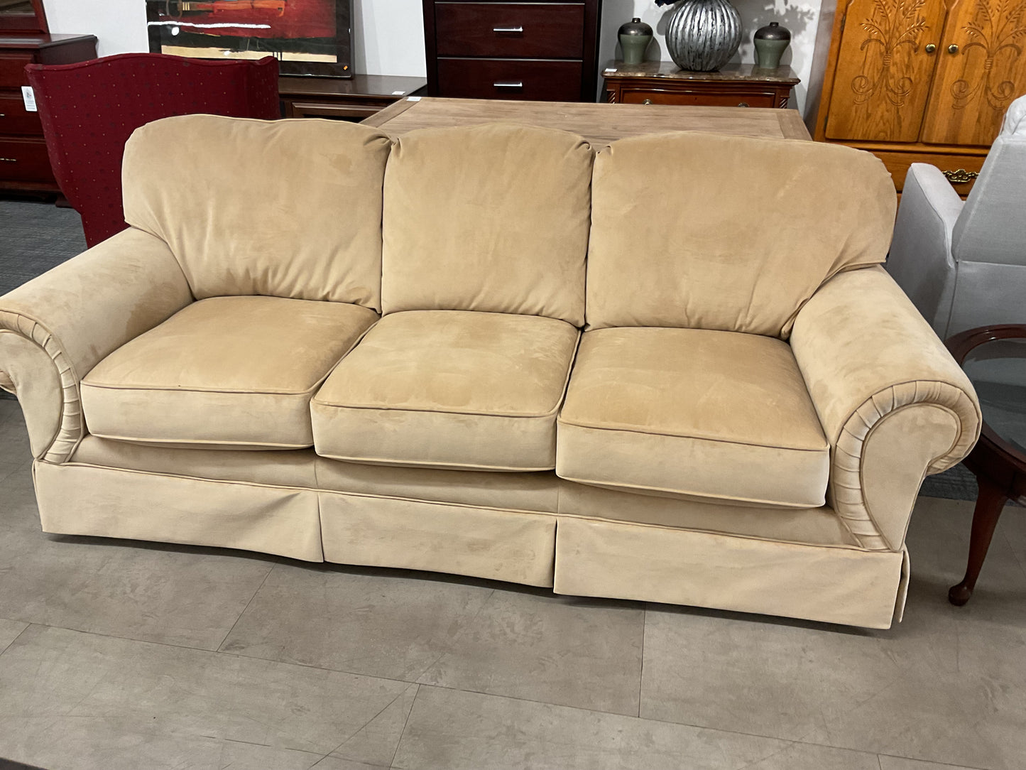 Golden retriever sofa