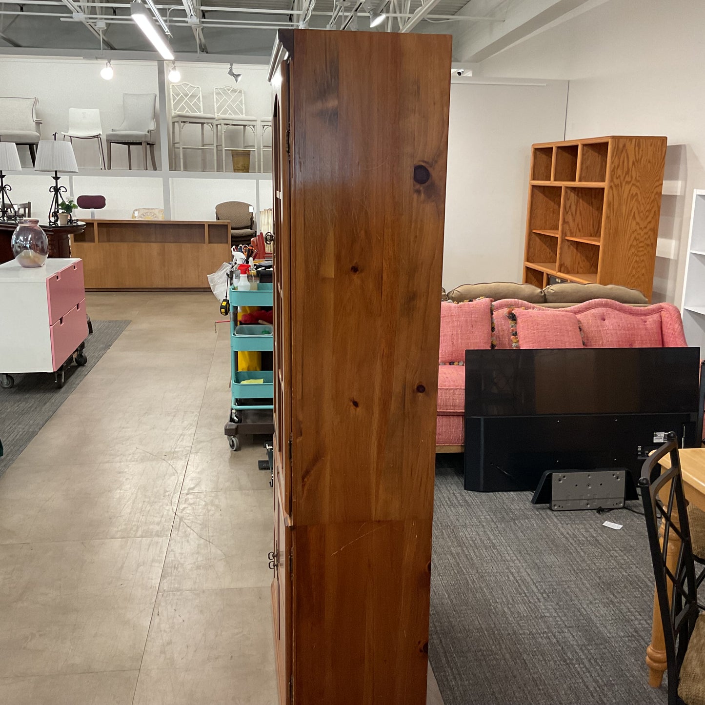 Meridian Panel Hutch