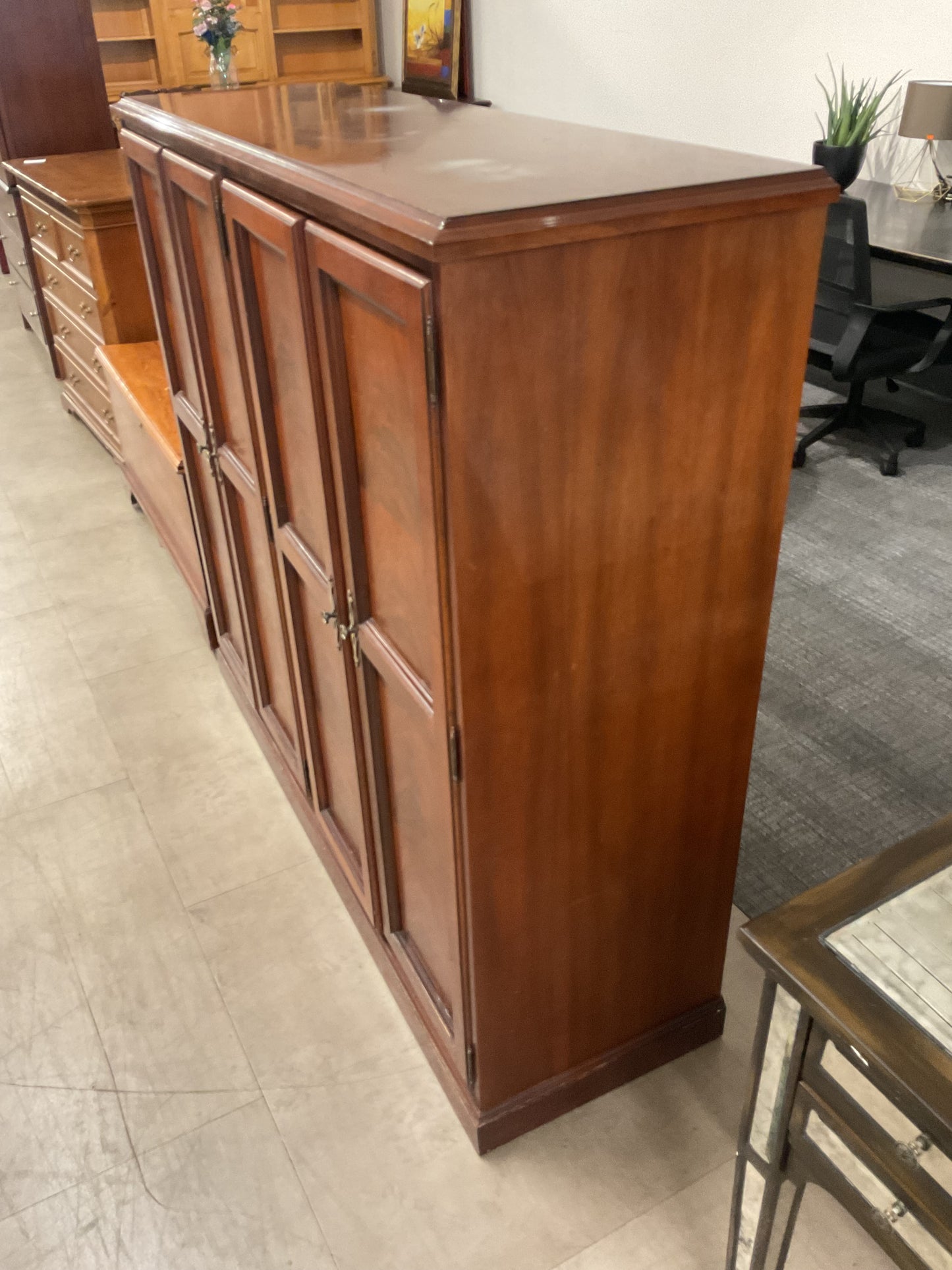 Feisty drawer cabinet