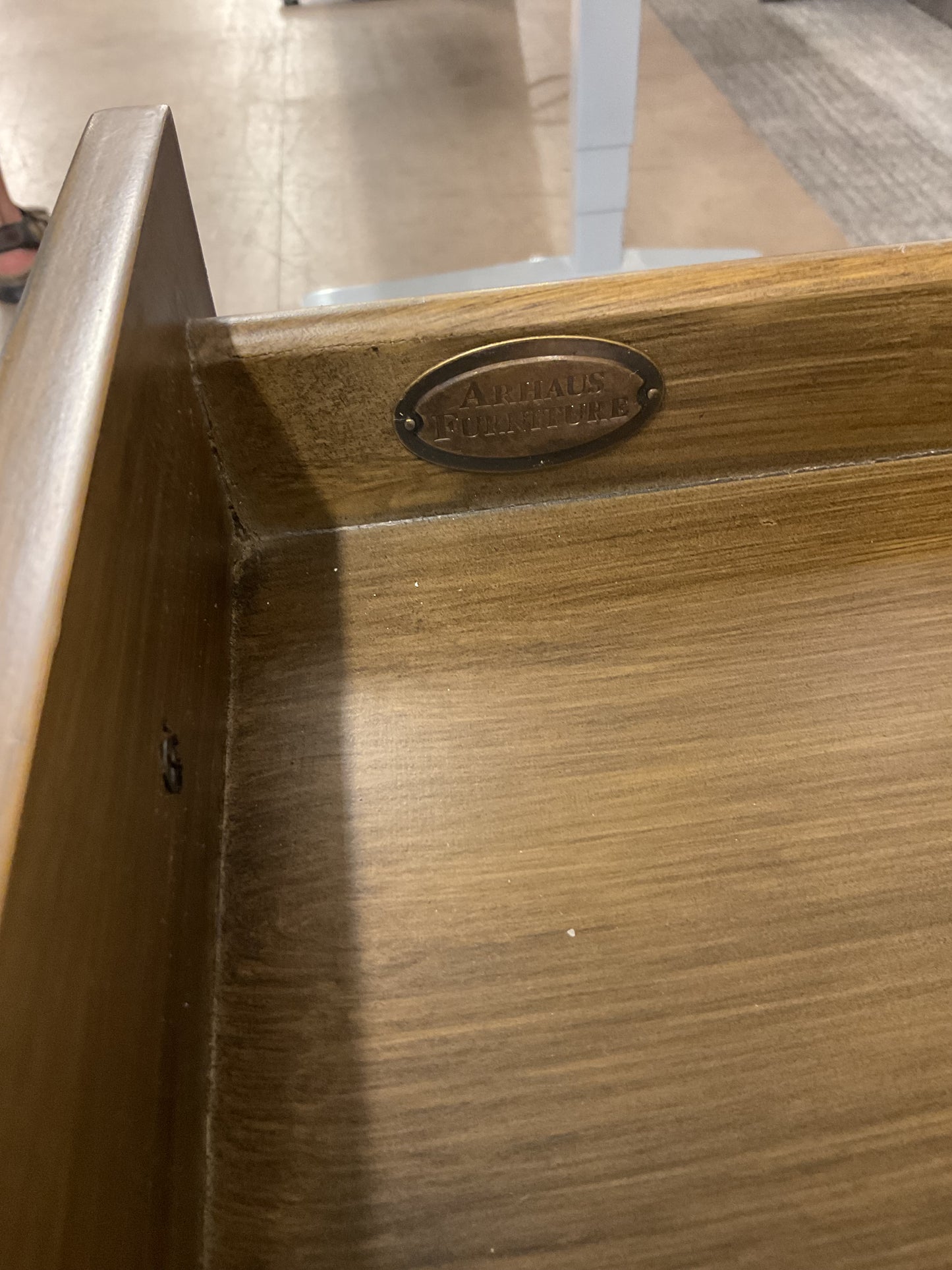 Mulan’s Reflection desk
