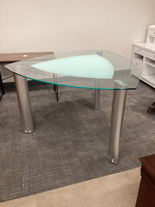 Ulises shield table